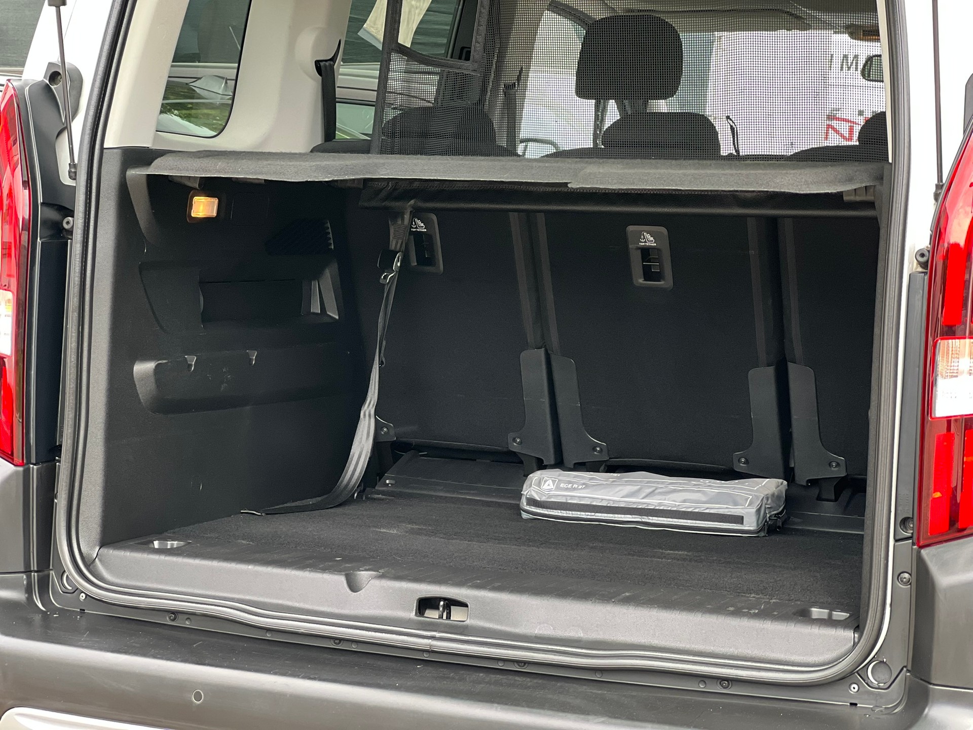 PEUGEOT Rifter 1.5 BlueHDi Allure EAT8-image-14