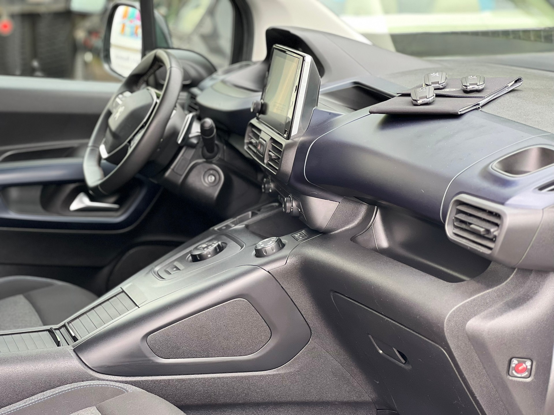 PEUGEOT Rifter 1.5 BlueHDi Allure EAT8-image-11