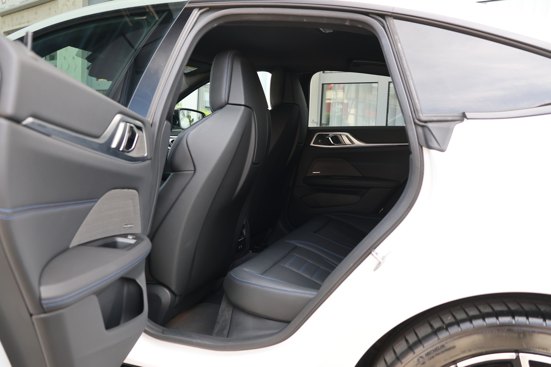 BMW i4 M50 (CH)-image-12