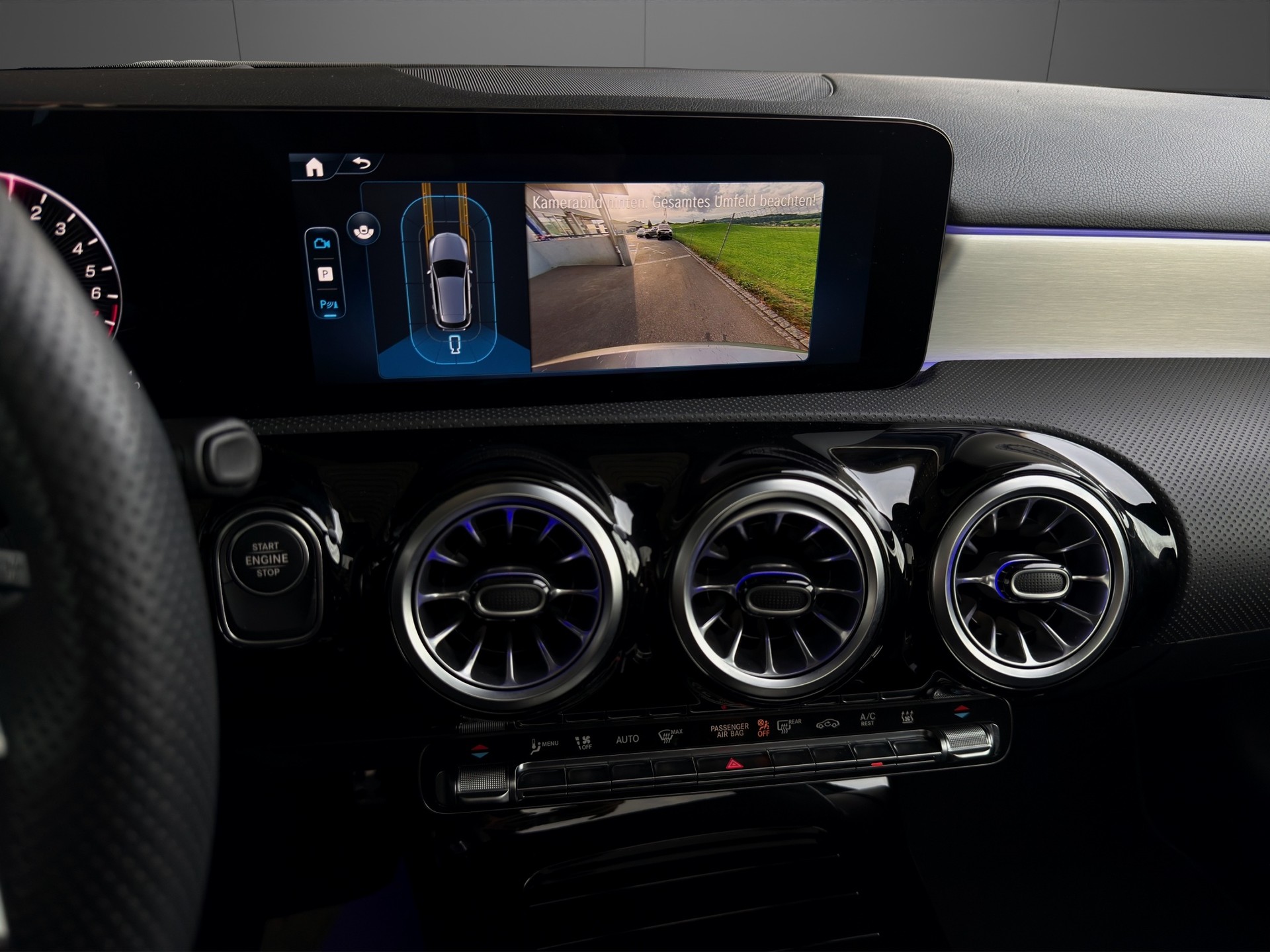 MERCEDES-BENZ A 250 e EQ Star 8G-DCT AMG Line-image-16