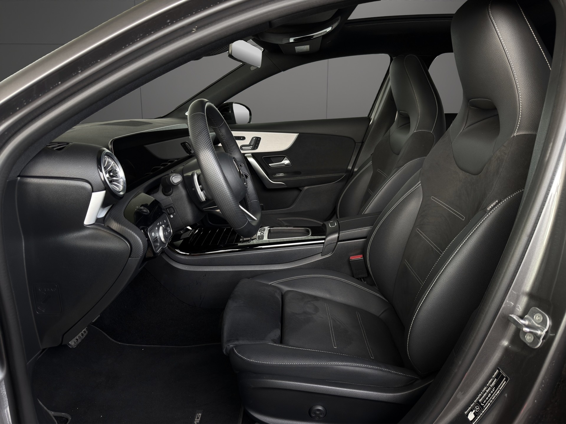 MERCEDES-BENZ A 250 e EQ Star 8G-DCT AMG Line-image-5