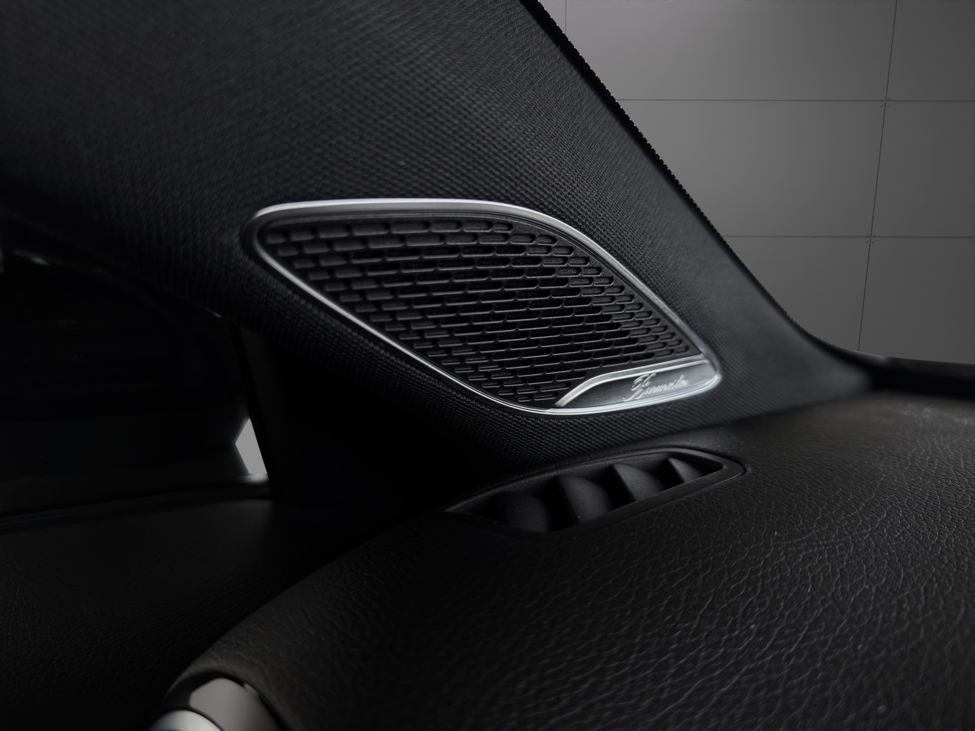 MERCEDES-BENZ A 250 e EQ Star 8G-DCT AMG Line-image-14