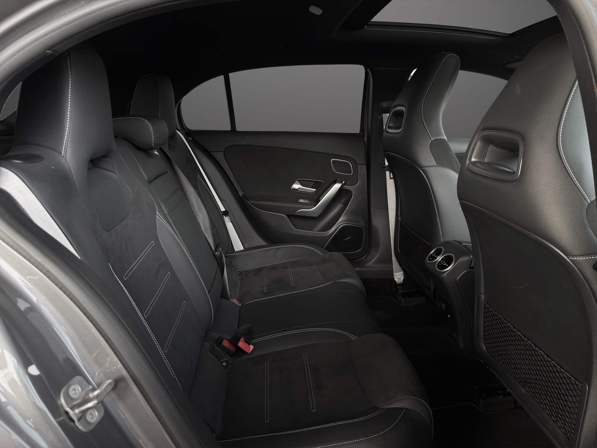 MERCEDES-BENZ A 250 e EQ Star 8G-DCT AMG Line-image-9