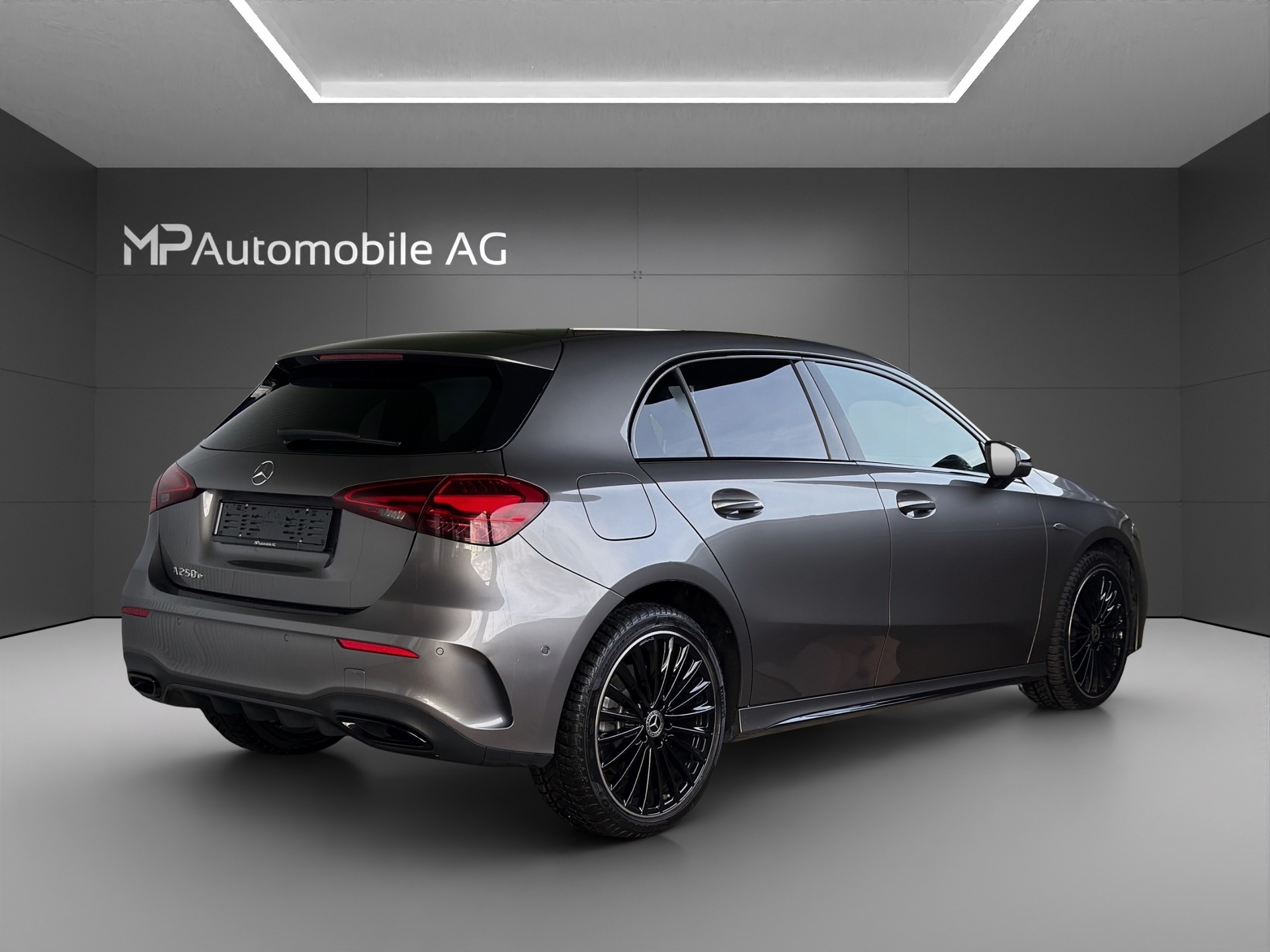 MERCEDES-BENZ A 250 e EQ Star 8G-DCT AMG Line-image-2