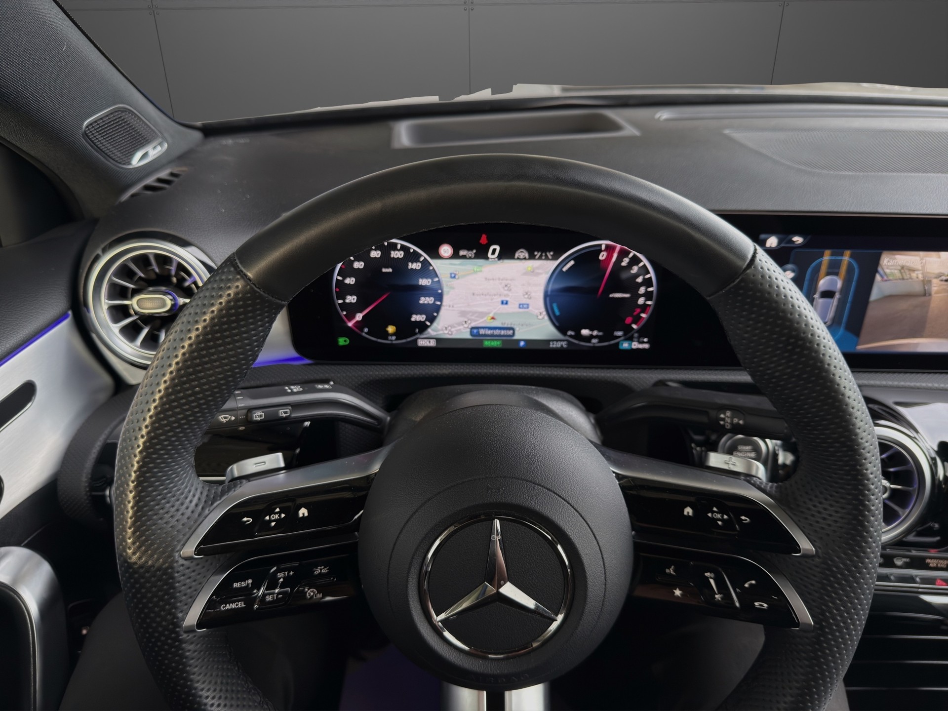 MERCEDES-BENZ A 250 e EQ Star 8G-DCT AMG Line-image-13