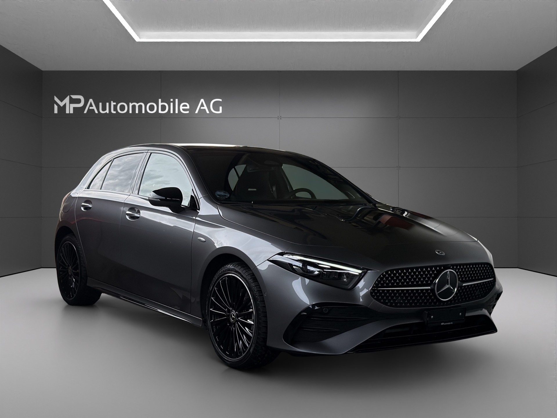 MERCEDES-BENZ A 250 e EQ Star 8G-DCT AMG Line-image-1