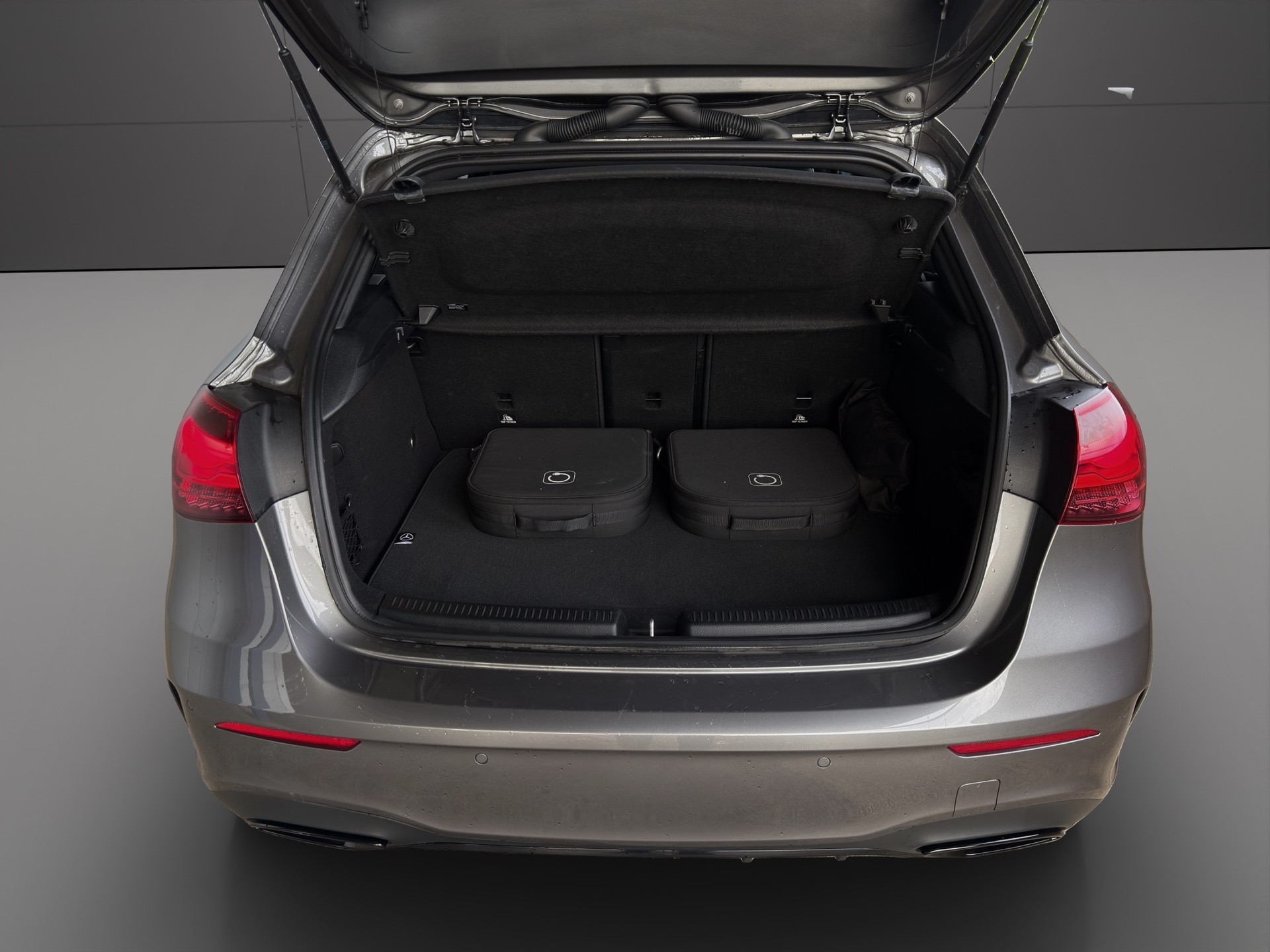 MERCEDES-BENZ A 250 e EQ Star 8G-DCT AMG Line-image-3