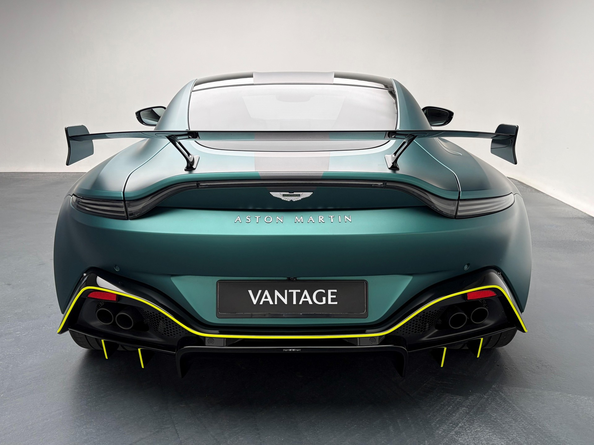 ASTON MARTIN V8 Vantage Coupé 4.0 V8 Bi-Turbo F1-image-19