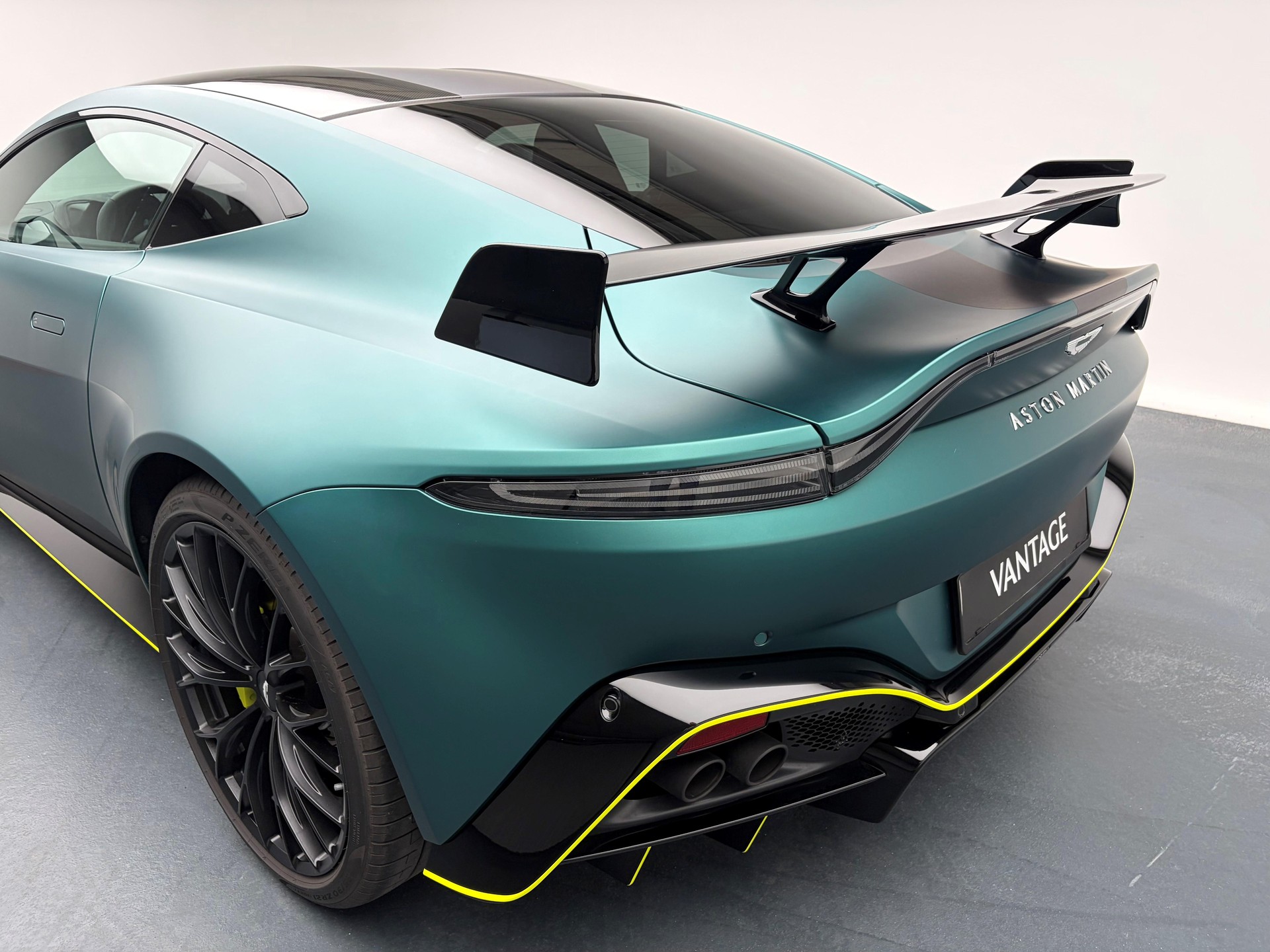 ASTON MARTIN V8 Vantage Coupé 4.0 V8 Bi-Turbo F1-image-20