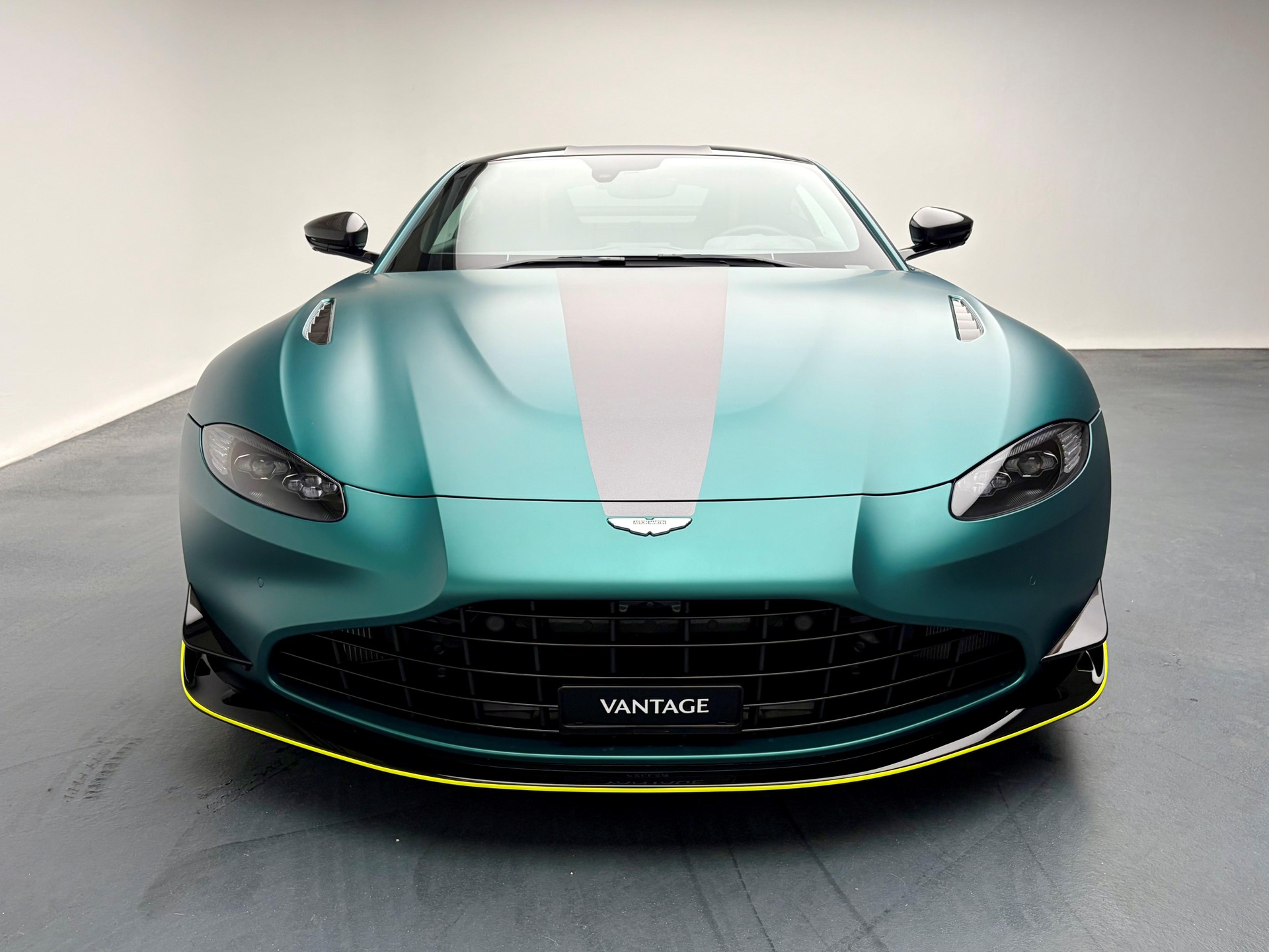 ASTON MARTIN V8 Vantage Coupé 4.0 V8 Bi-Turbo F1-image-16