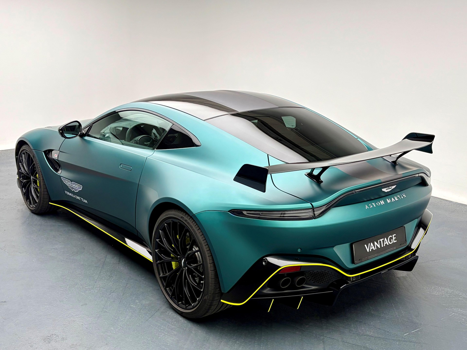 ASTON MARTIN V8 Vantage Coupé 4.0 V8 Bi-Turbo F1-image-2