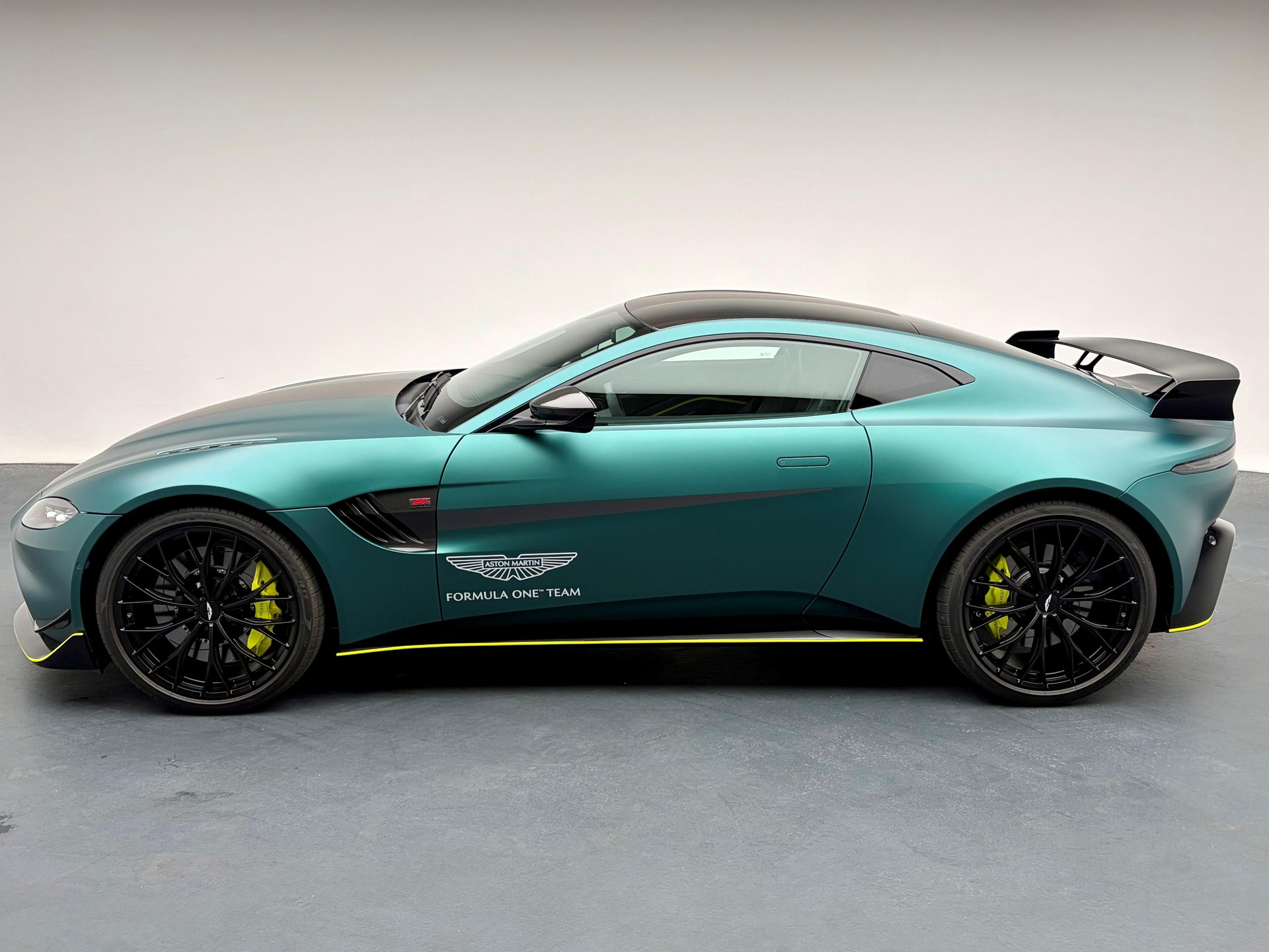 ASTON MARTIN V8 Vantage Coupé 4.0 V8 Bi-Turbo F1-image-1