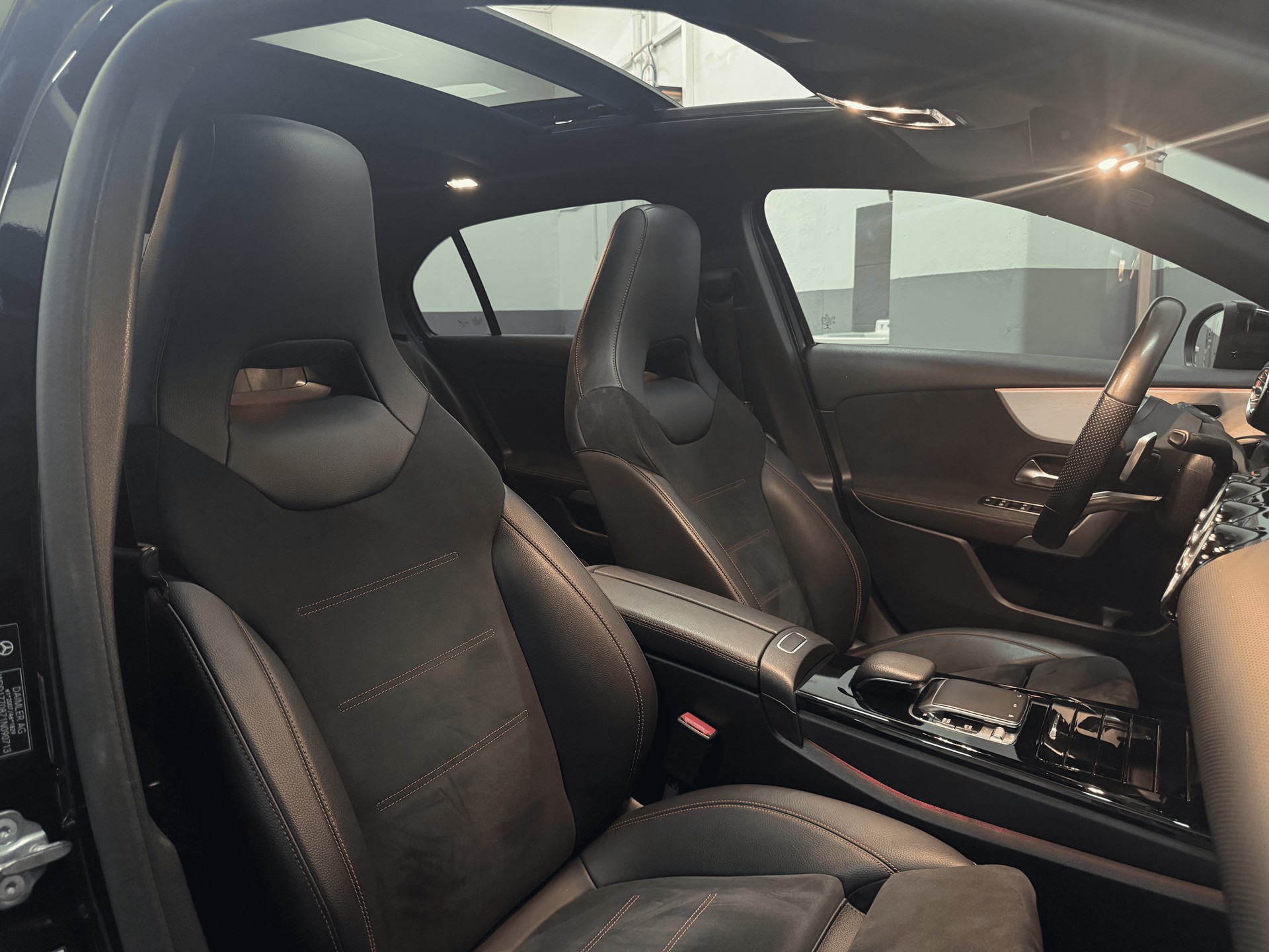 MERCEDES-BENZ A 200 AMG Line 7G-DCT-image-14