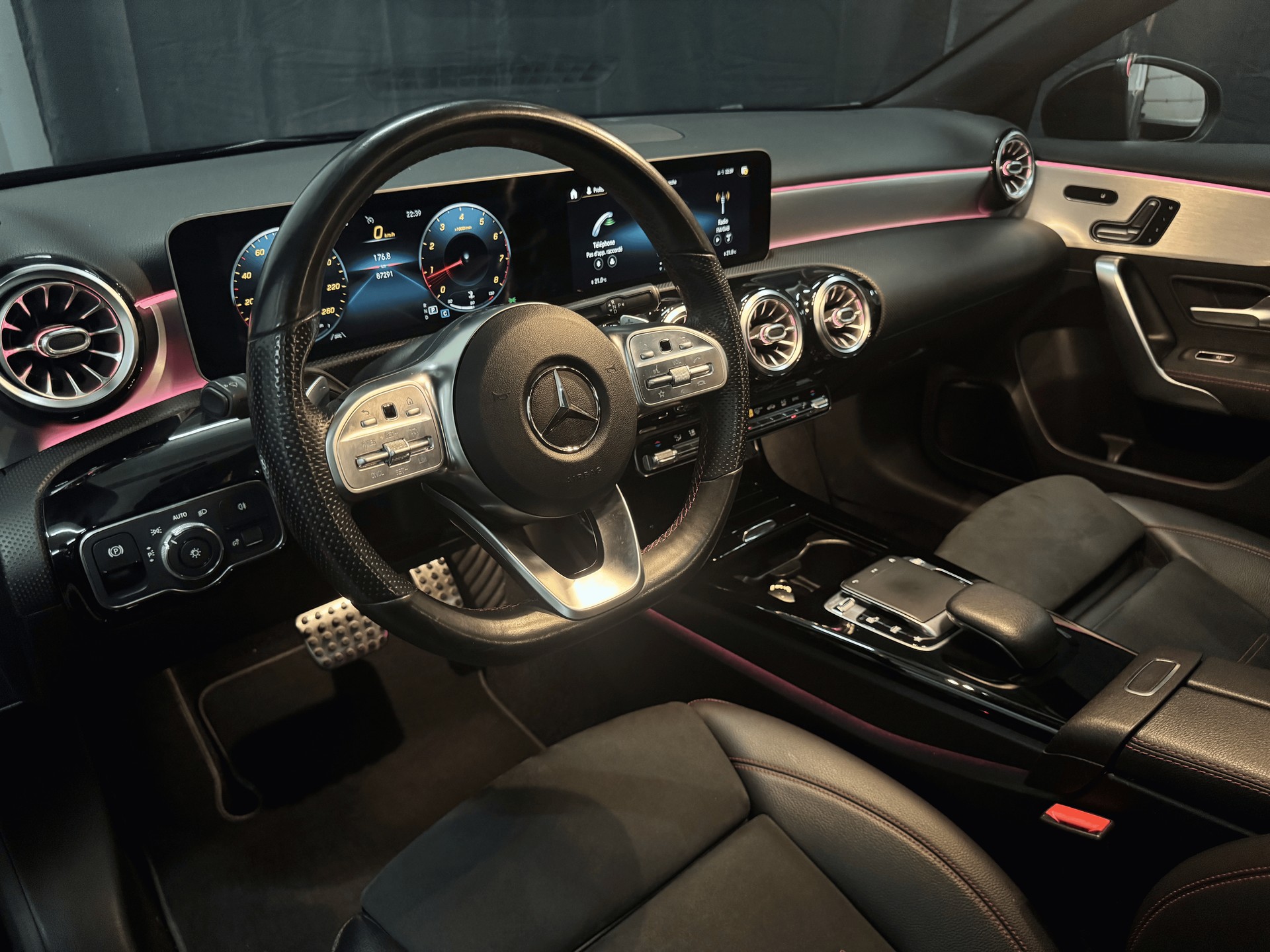 MERCEDES-BENZ A 200 AMG Line 7G-DCT-image-6
