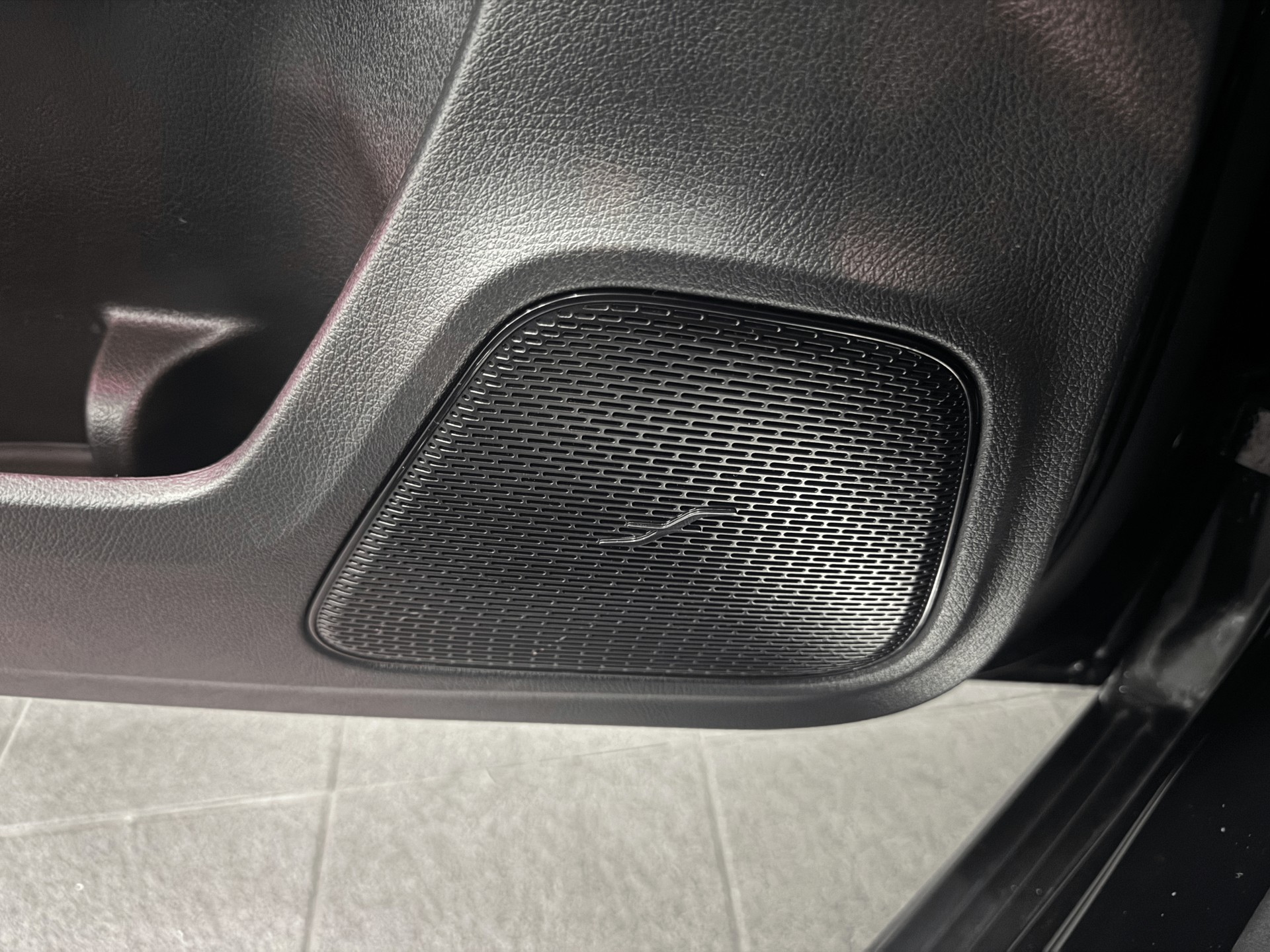 MERCEDES-BENZ A 200 AMG Line 7G-DCT-image-8