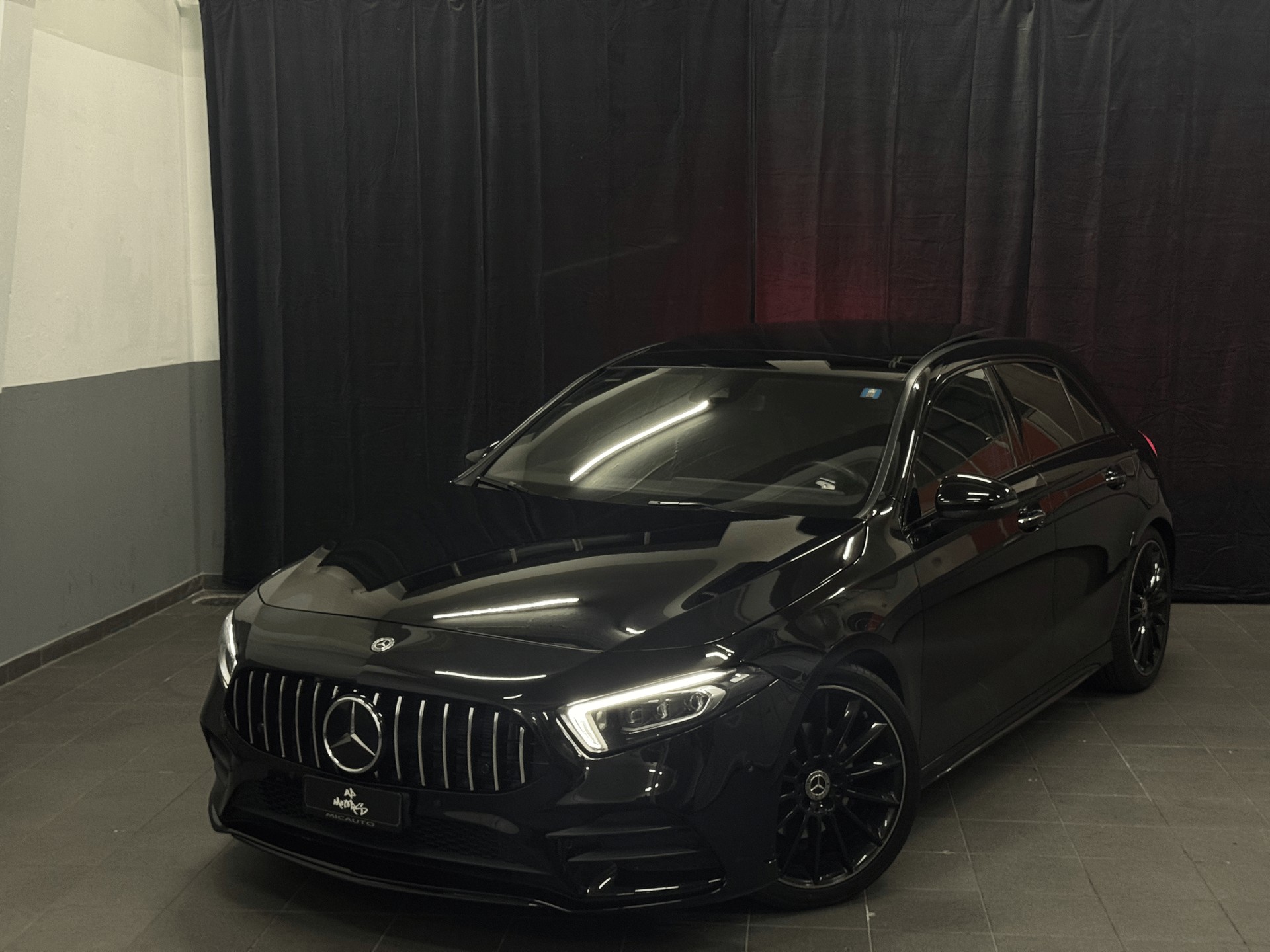 MERCEDES-BENZ A 200 AMG Line 7G-DCT-image-2