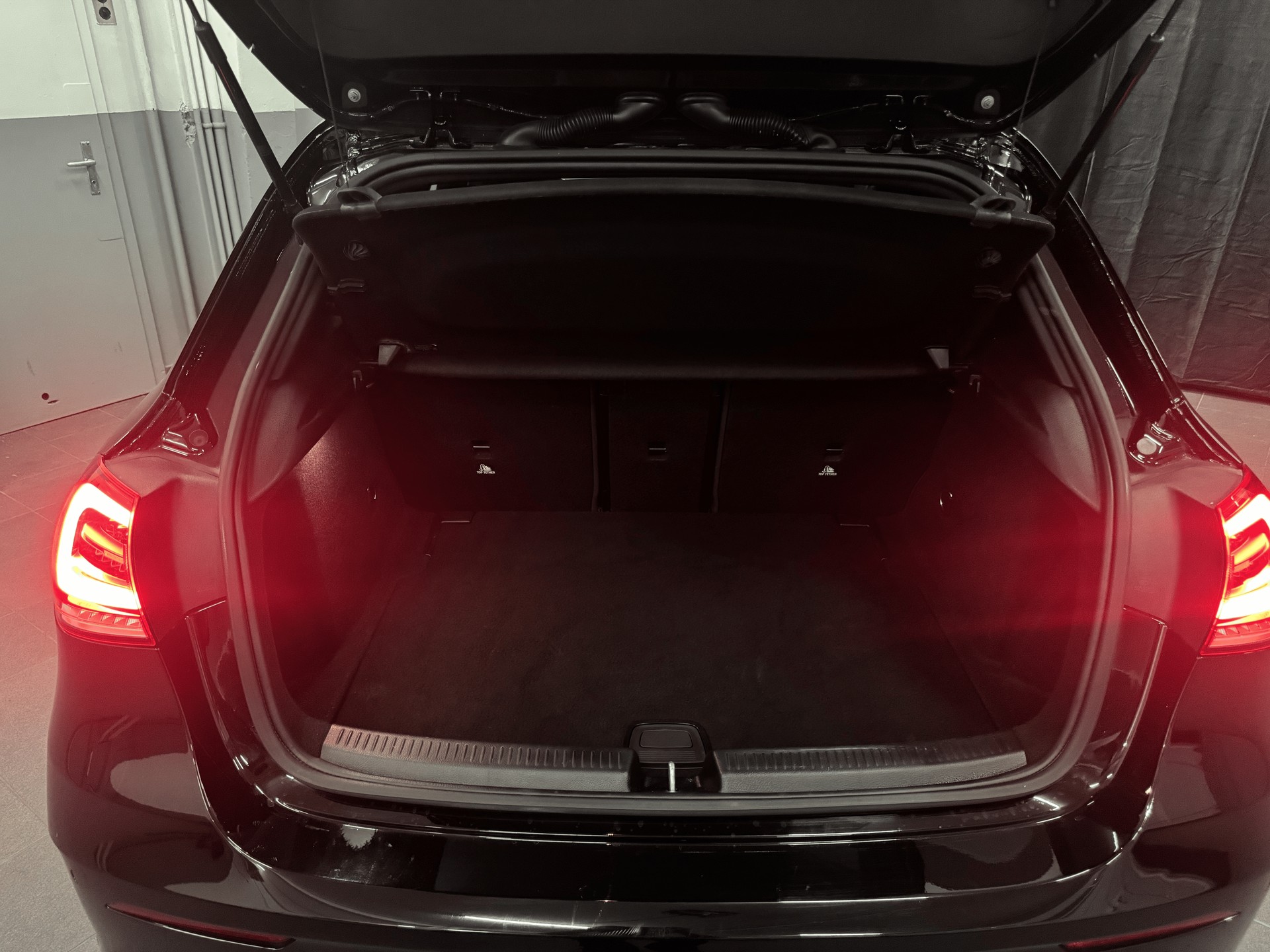 MERCEDES-BENZ A 200 AMG Line 7G-DCT-image-15