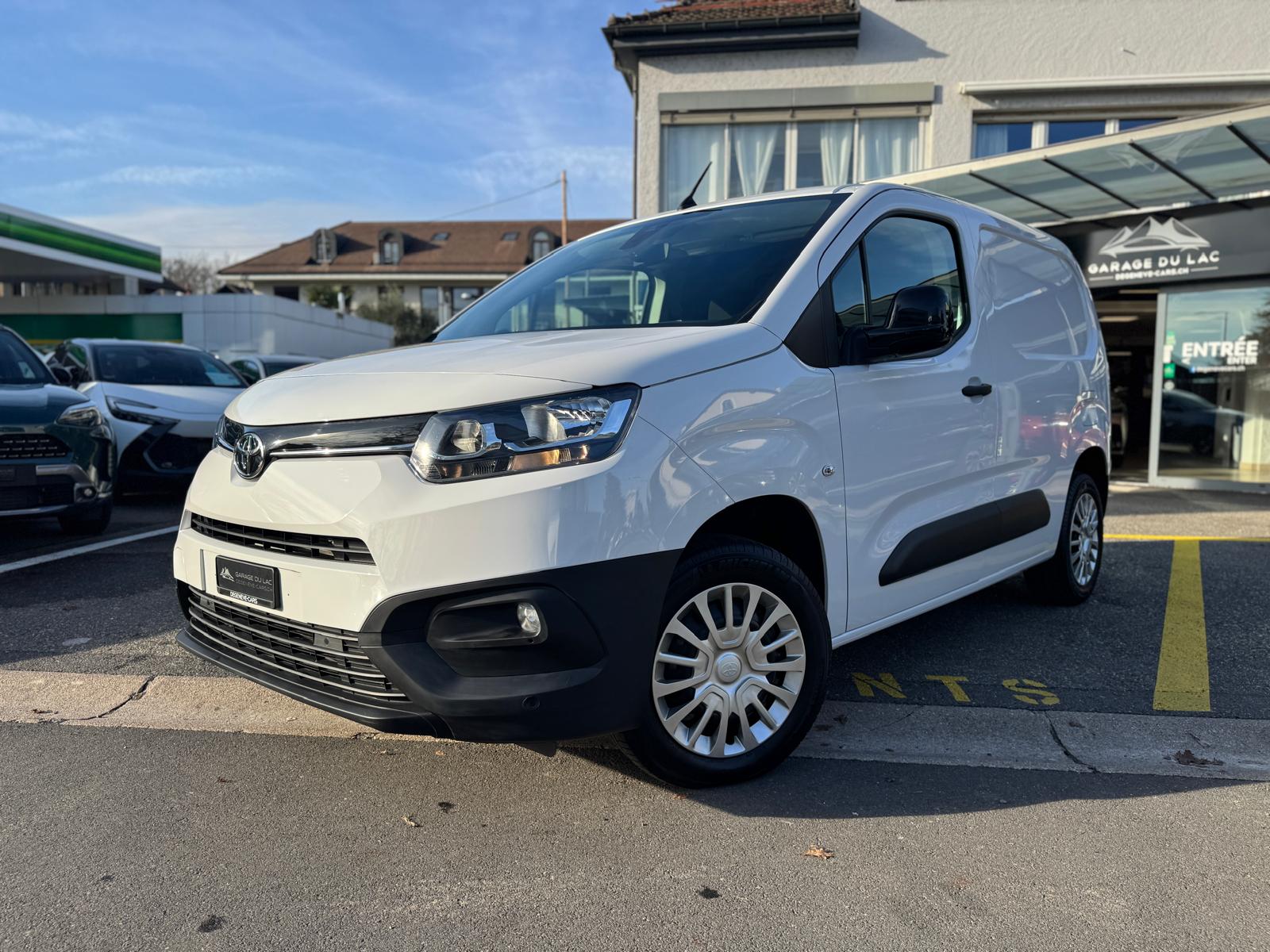 TOYOTA Proace City Van 1.2 Active Medium-image-1