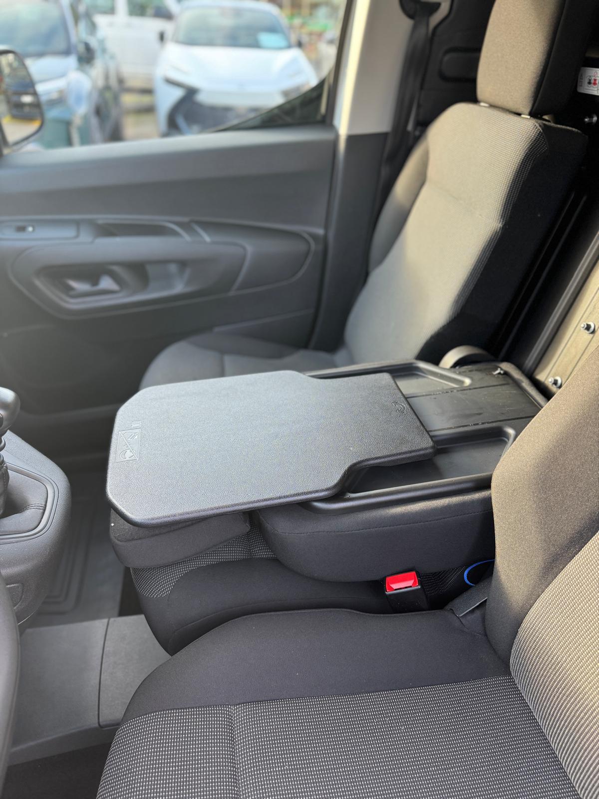 TOYOTA Proace City Van 1.2 Active Medium-image-8
