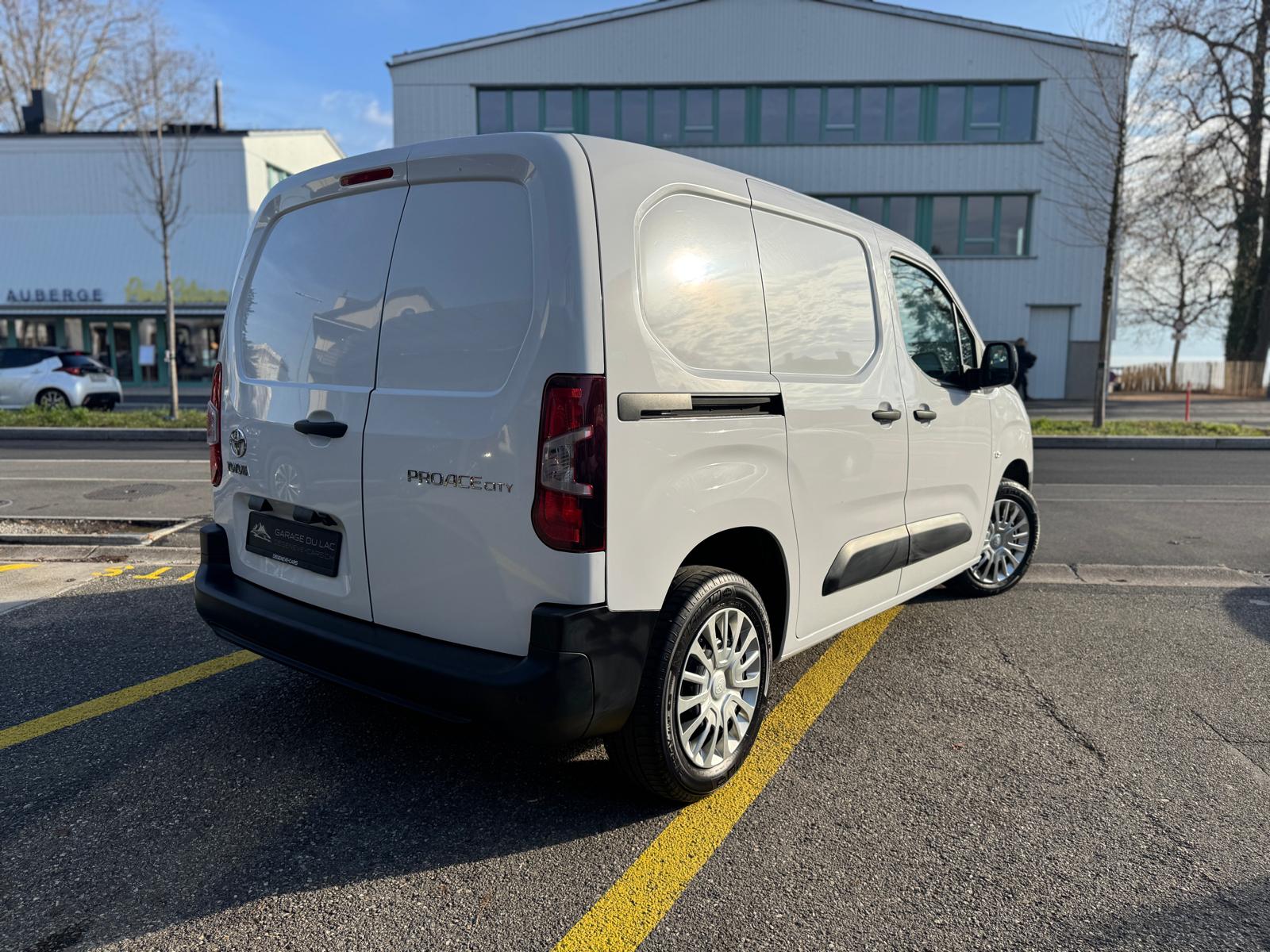TOYOTA Proace City Van 1.2 Active Medium-image-3