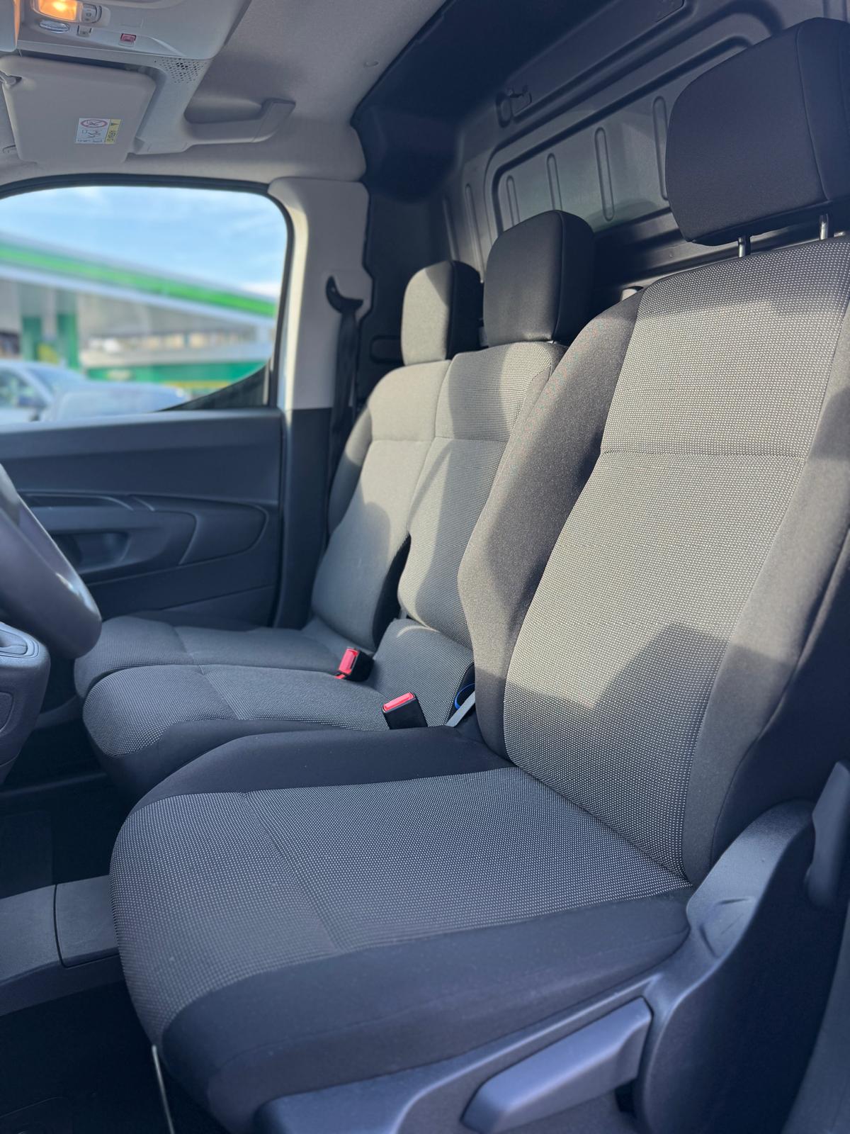 TOYOTA Proace City Van 1.2 Active Medium-image-6