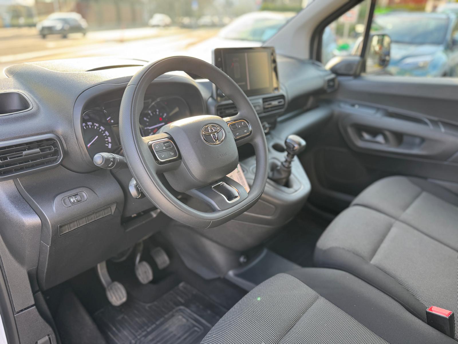 TOYOTA Proace City Van 1.2 Active Medium-image-5