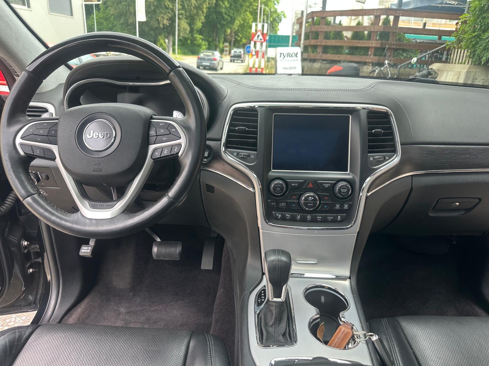 JEEP Grand Cherokee 3.0 CRD Summit Automatic-image-8