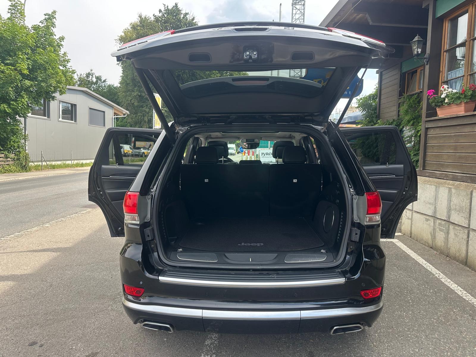 JEEP Grand Cherokee 3.0 CRD Summit Automatic-image-6
