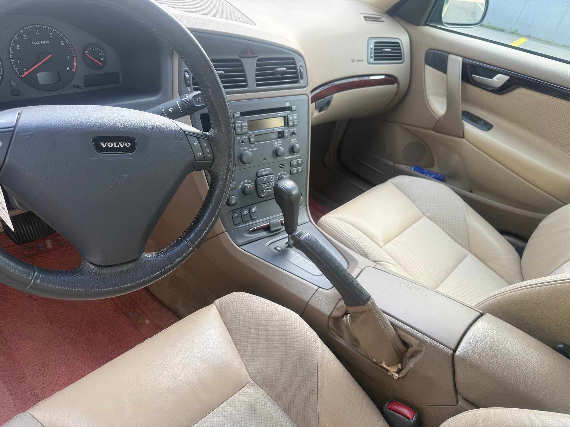 VOLVO S60 2.4T-image-8