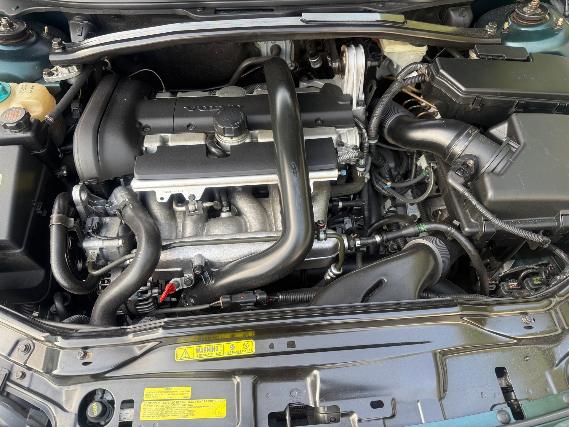 VOLVO S60 2.4T-image-9