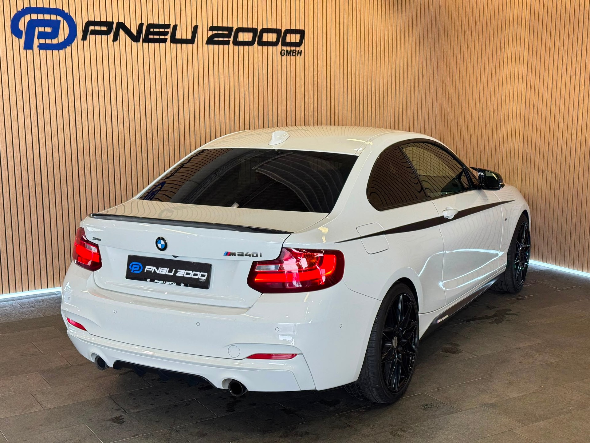 BMW M240i xDrive Steptronic-image-7
