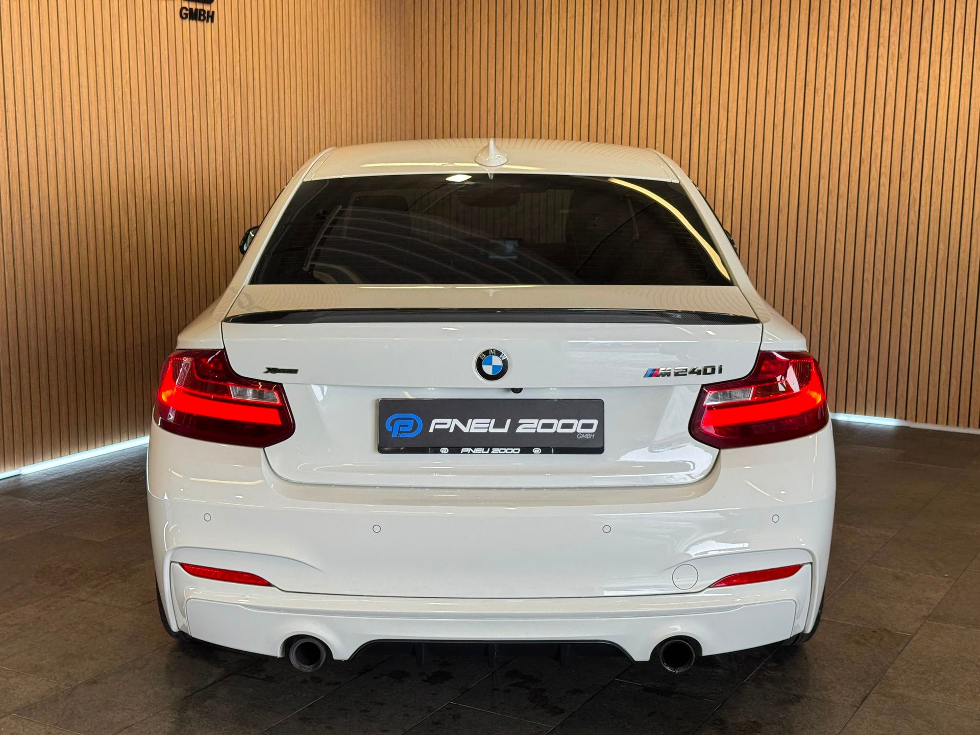 BMW M240i xDrive Steptronic-image-5