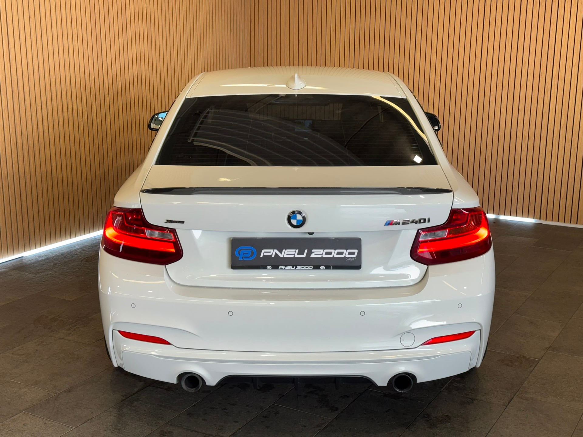 BMW M240i xDrive Steptronic-image-4