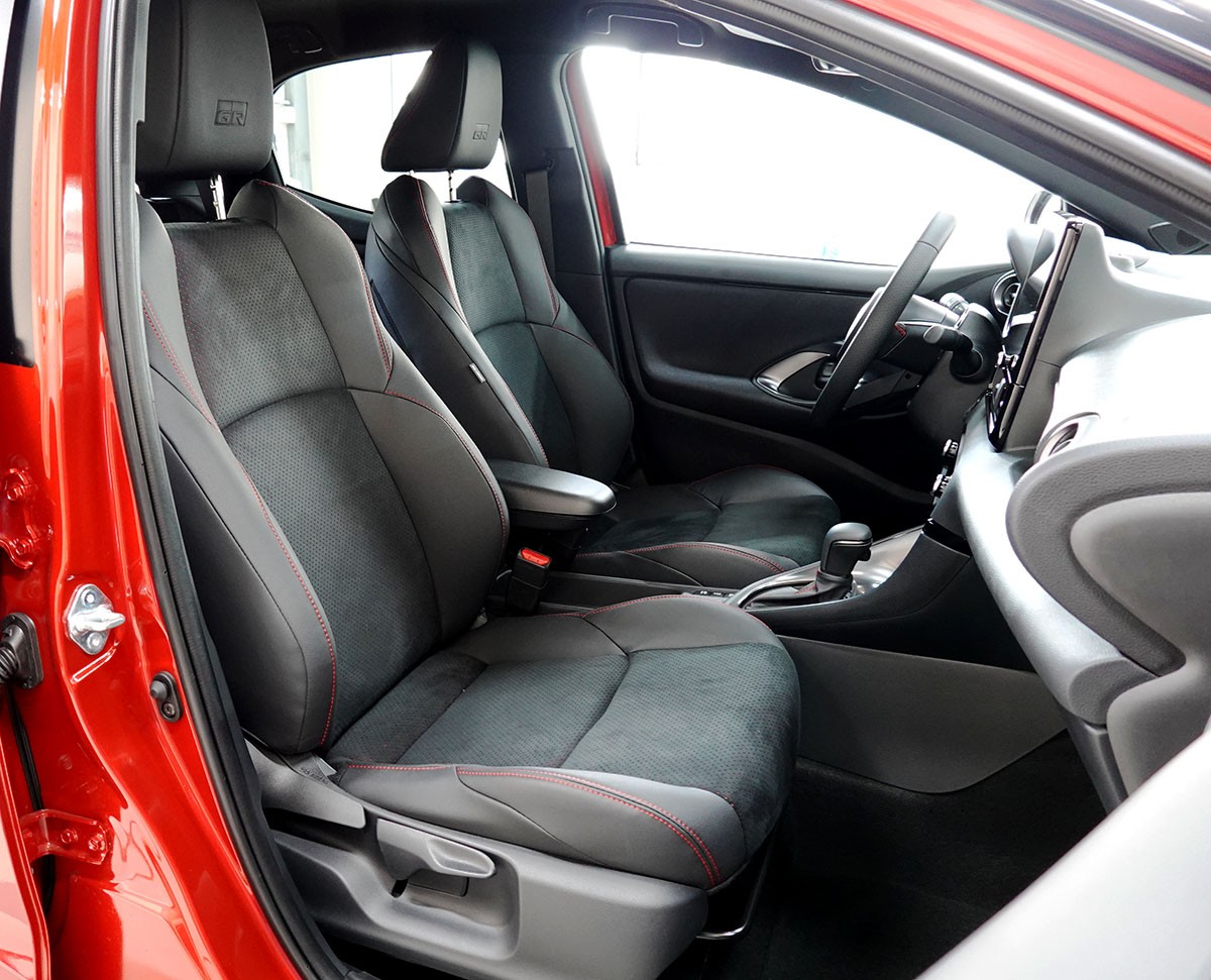 TOYOTA Yaris 1.5 GR Sport e-CVT-image-3