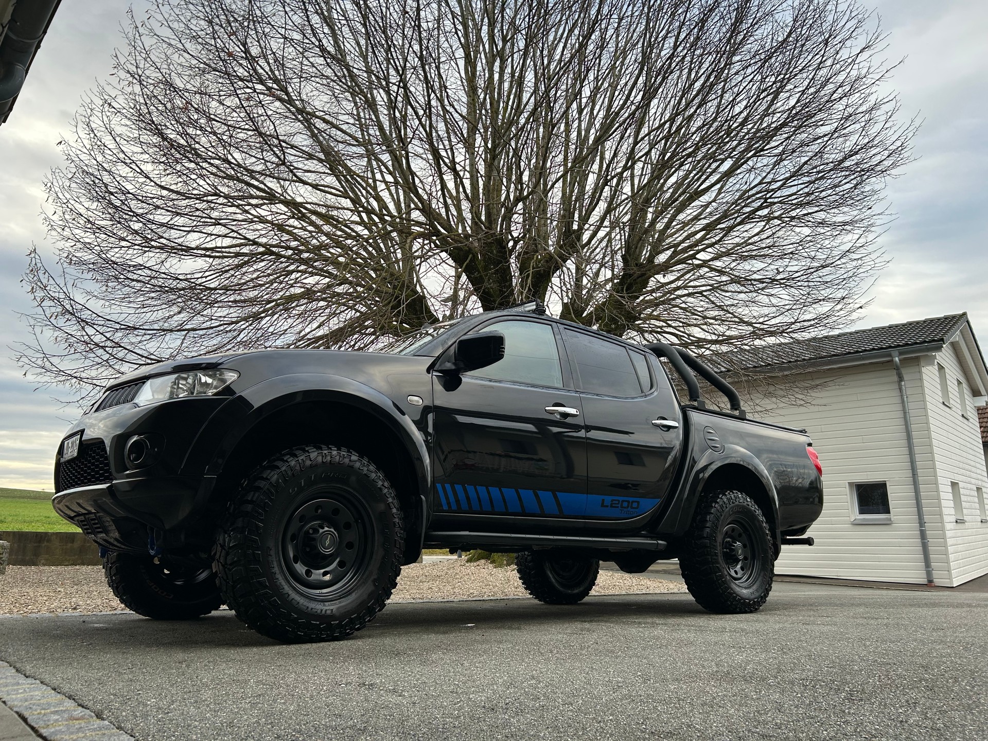 MITSUBISHI 2.5 DID 136 4x4 Invite-image-1