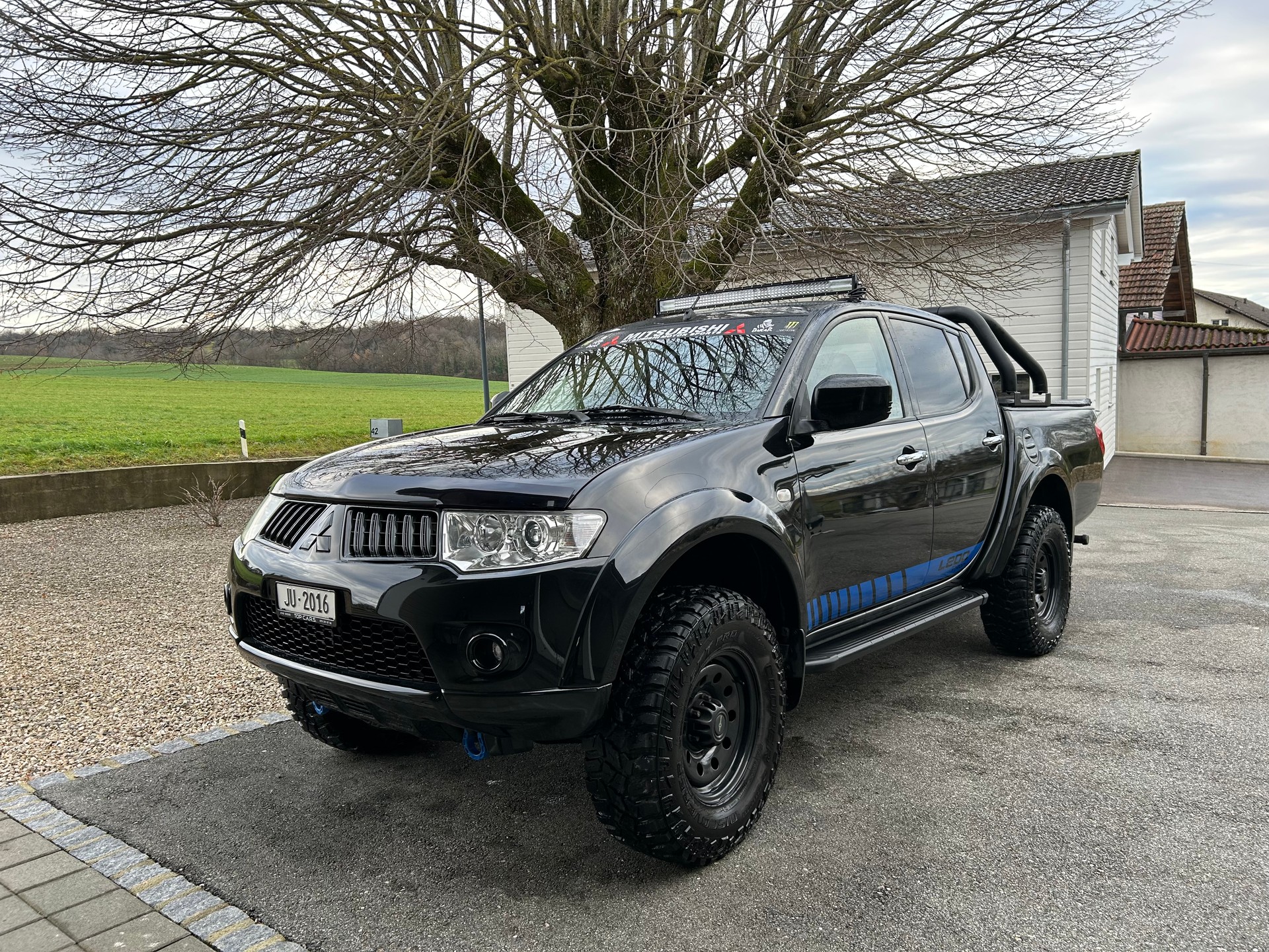 MITSUBISHI 2.5 DID 136 4x4 Invite-image-0