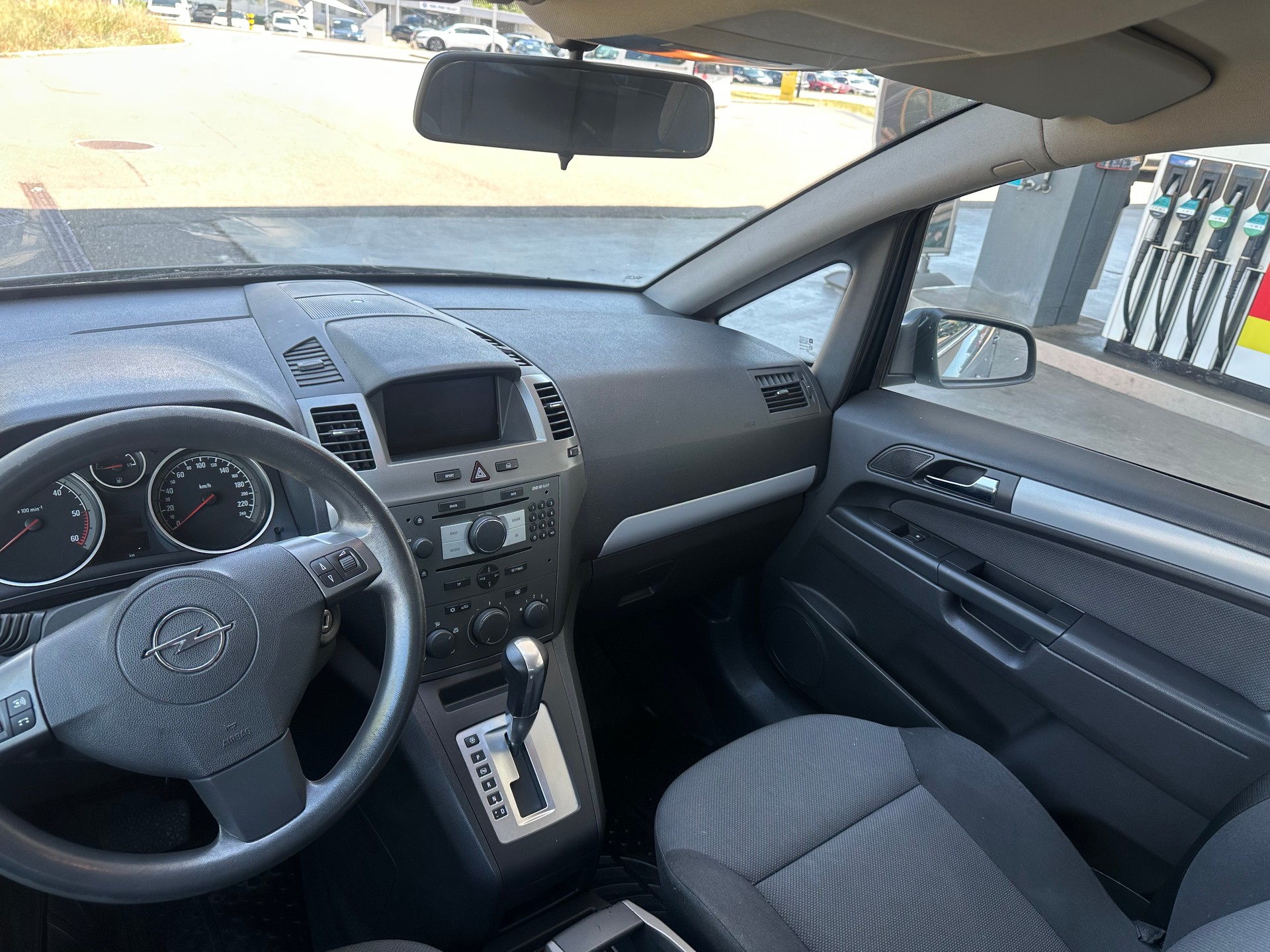 OPEL Zafira 1.9 CDTI Sport Automatic-image-5
