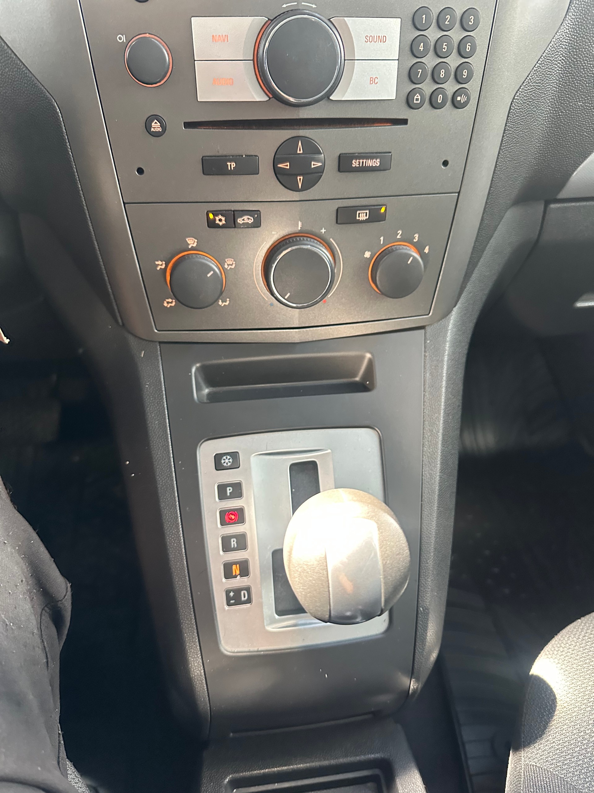 OPEL Zafira 1.9 CDTI Sport Automatic-image-6