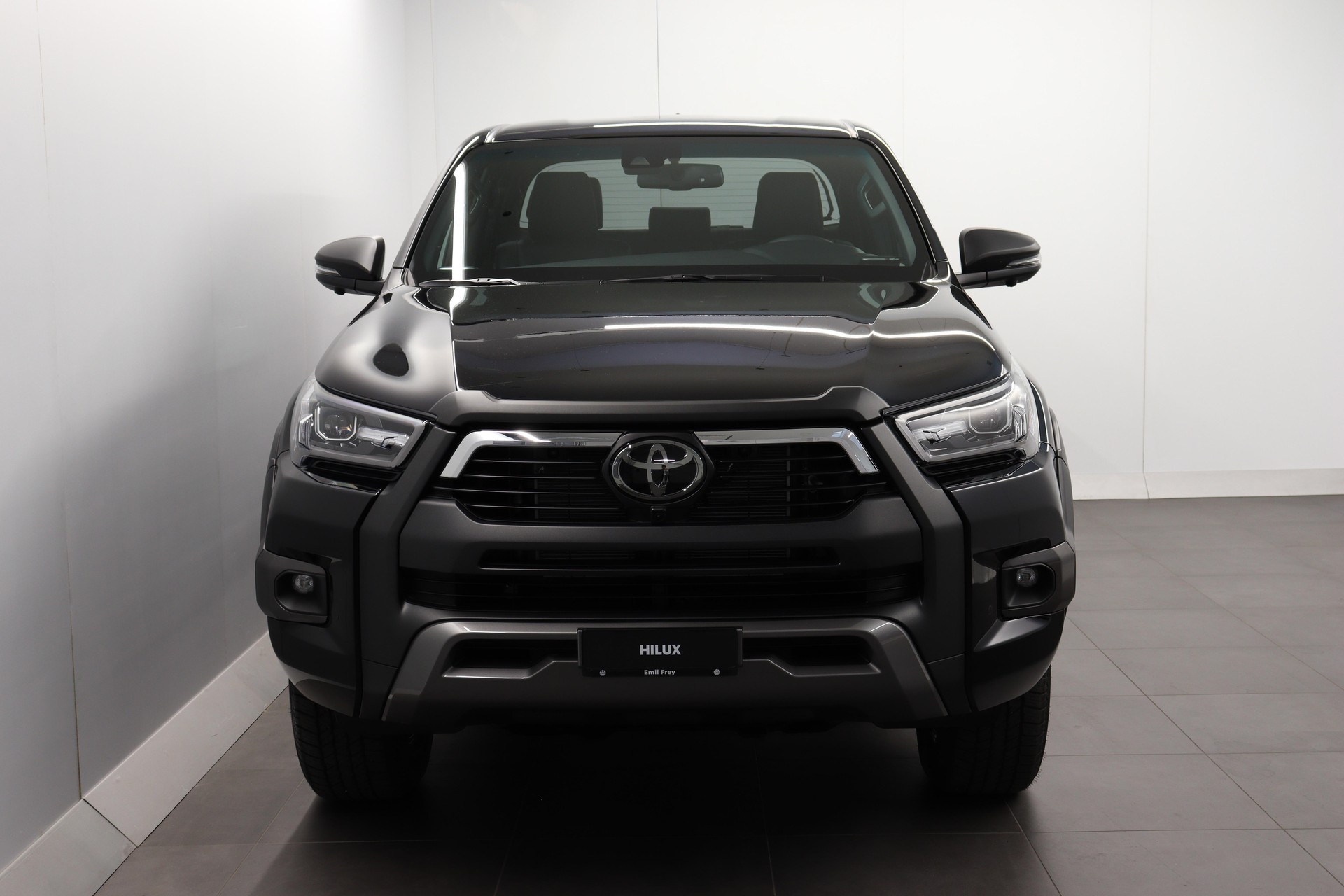 TOYOTA Hilux Double Cab.-Pick-up 2.8 D-4D MHEV 204 Invincible-showroom-element-1
