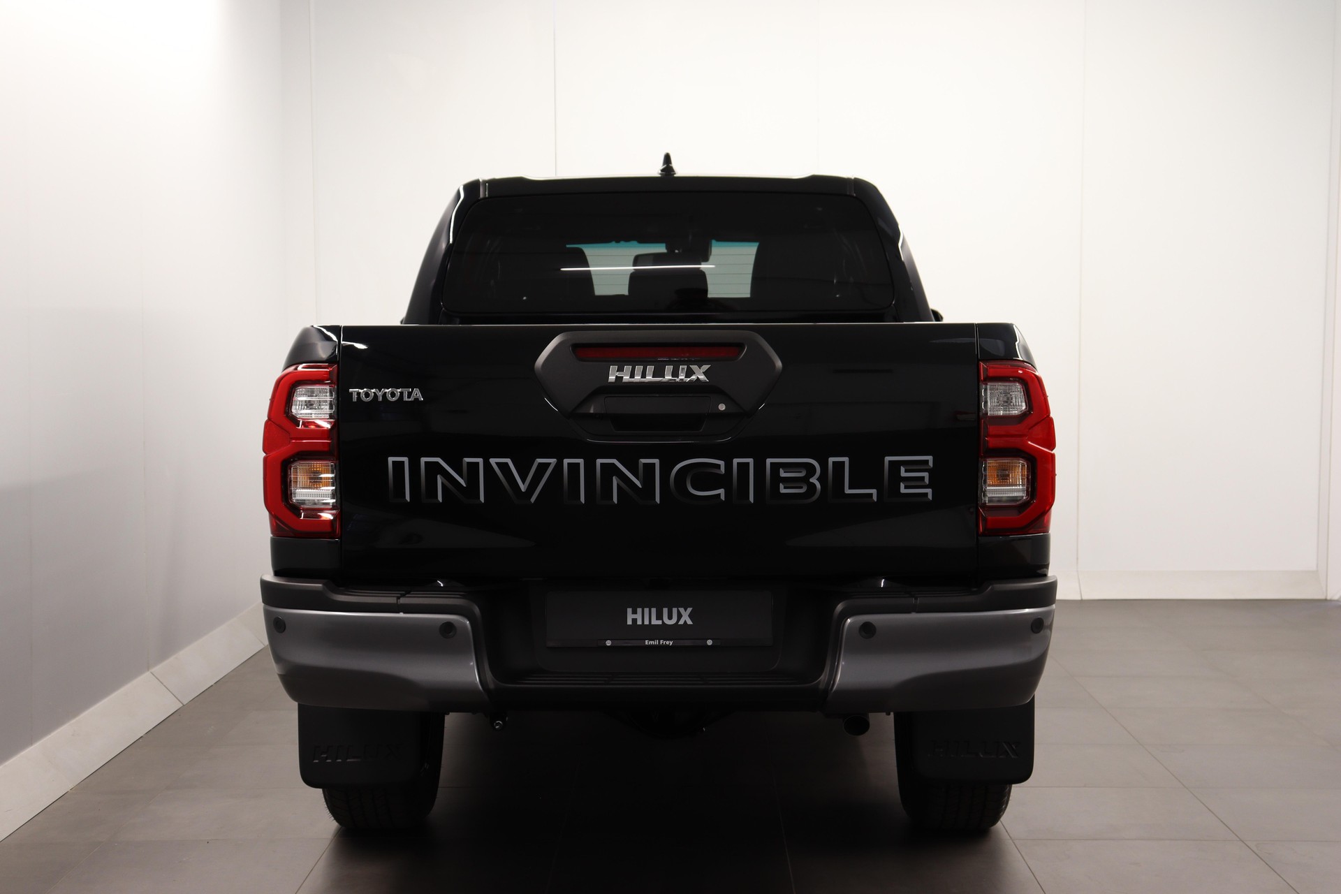 TOYOTA Hilux Double Cab.-Pick-up 2.8 D-4D MHEV 204 Invincible-showroom-element-3
