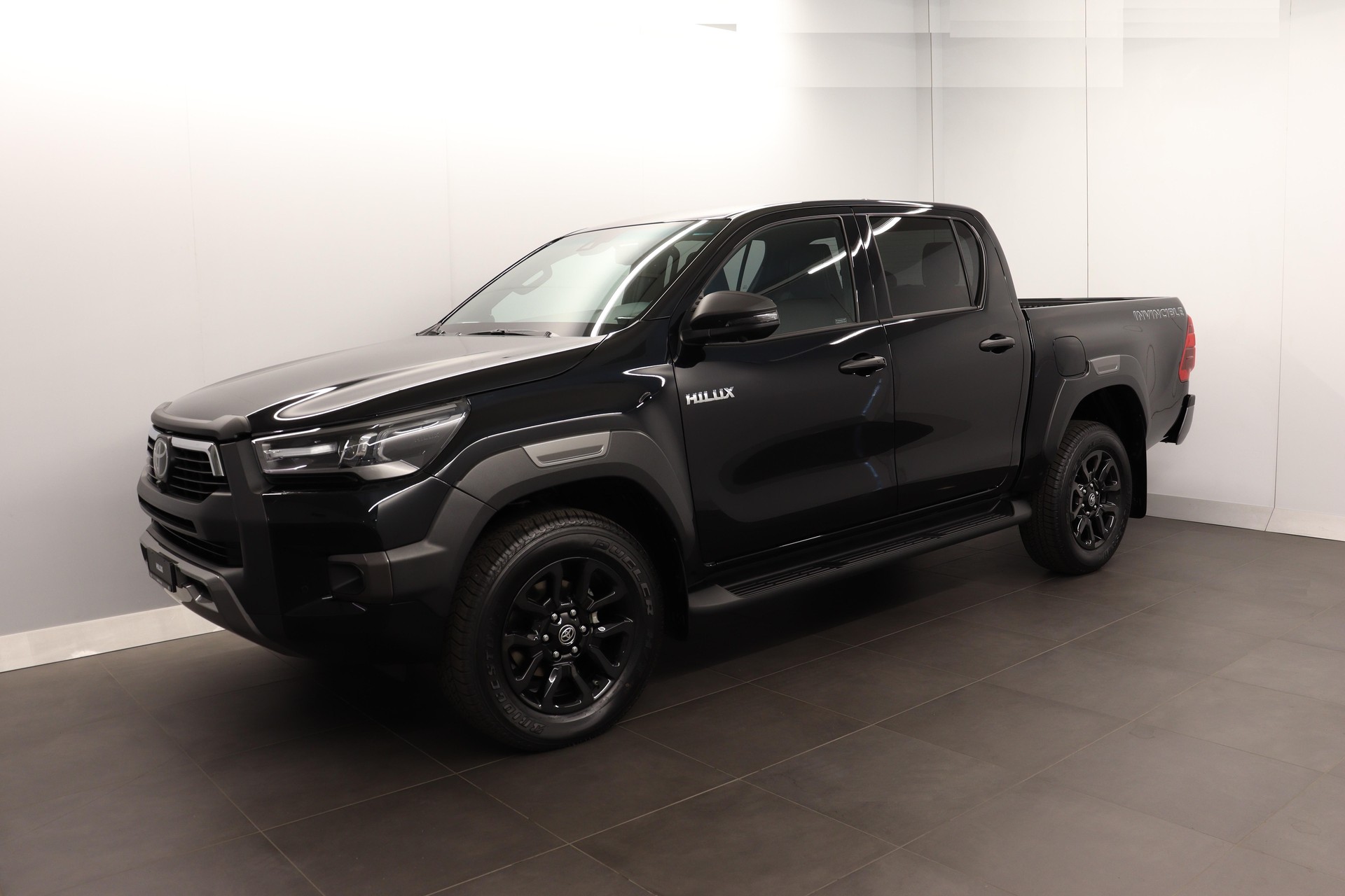 TOYOTA Hilux Double Cab.-Pick-up 2.8 D-4D MHEV 204 Invincible-showroom-element-2