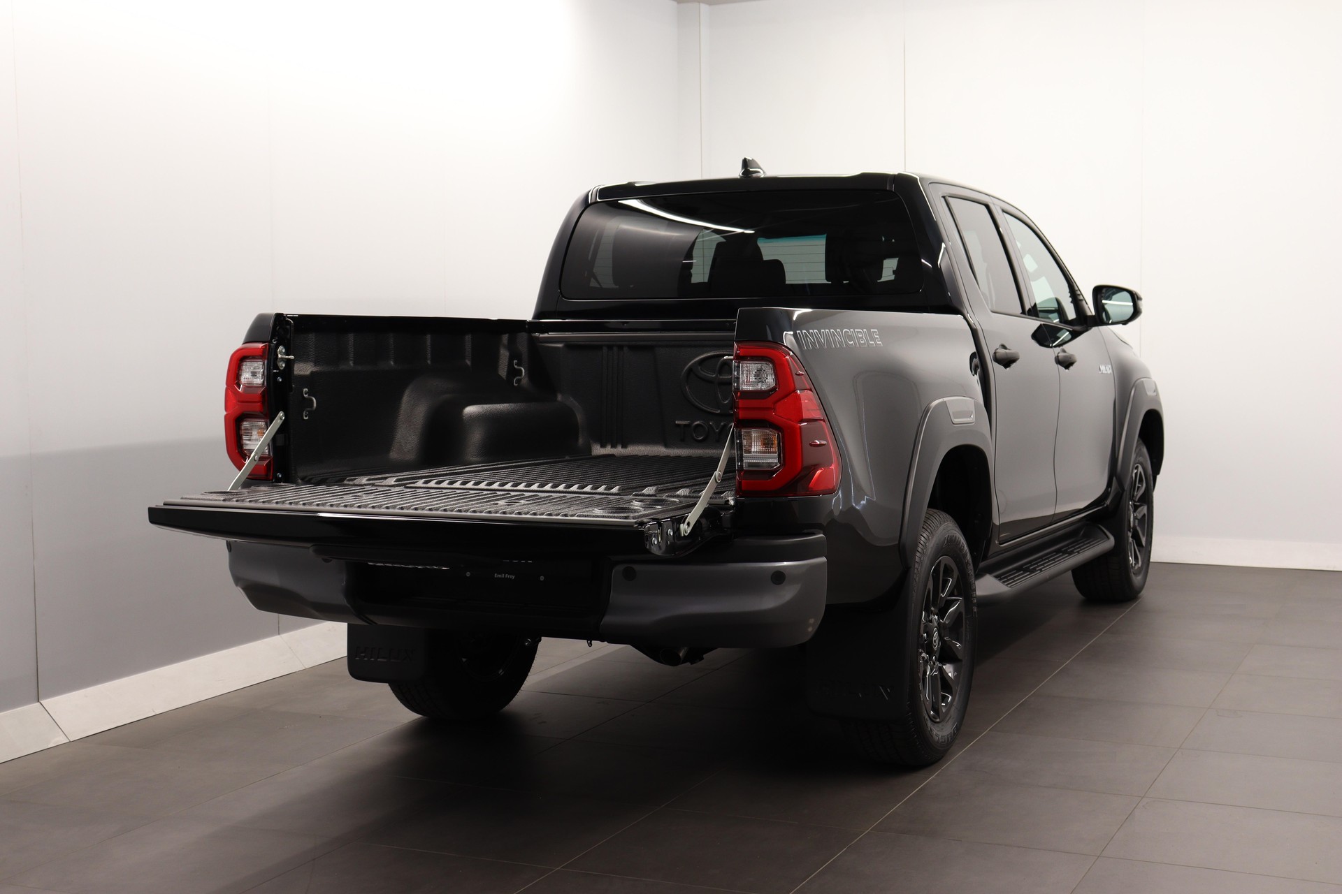 TOYOTA Hilux Double Cab.-Pick-up 2.8 D-4D MHEV 204 Invincible-image-5