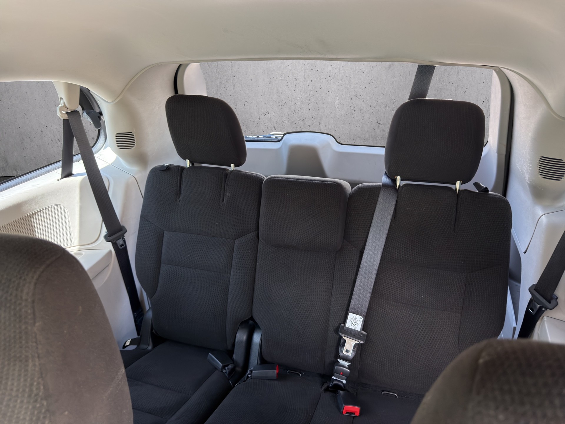 DODGE Caravan-image-11