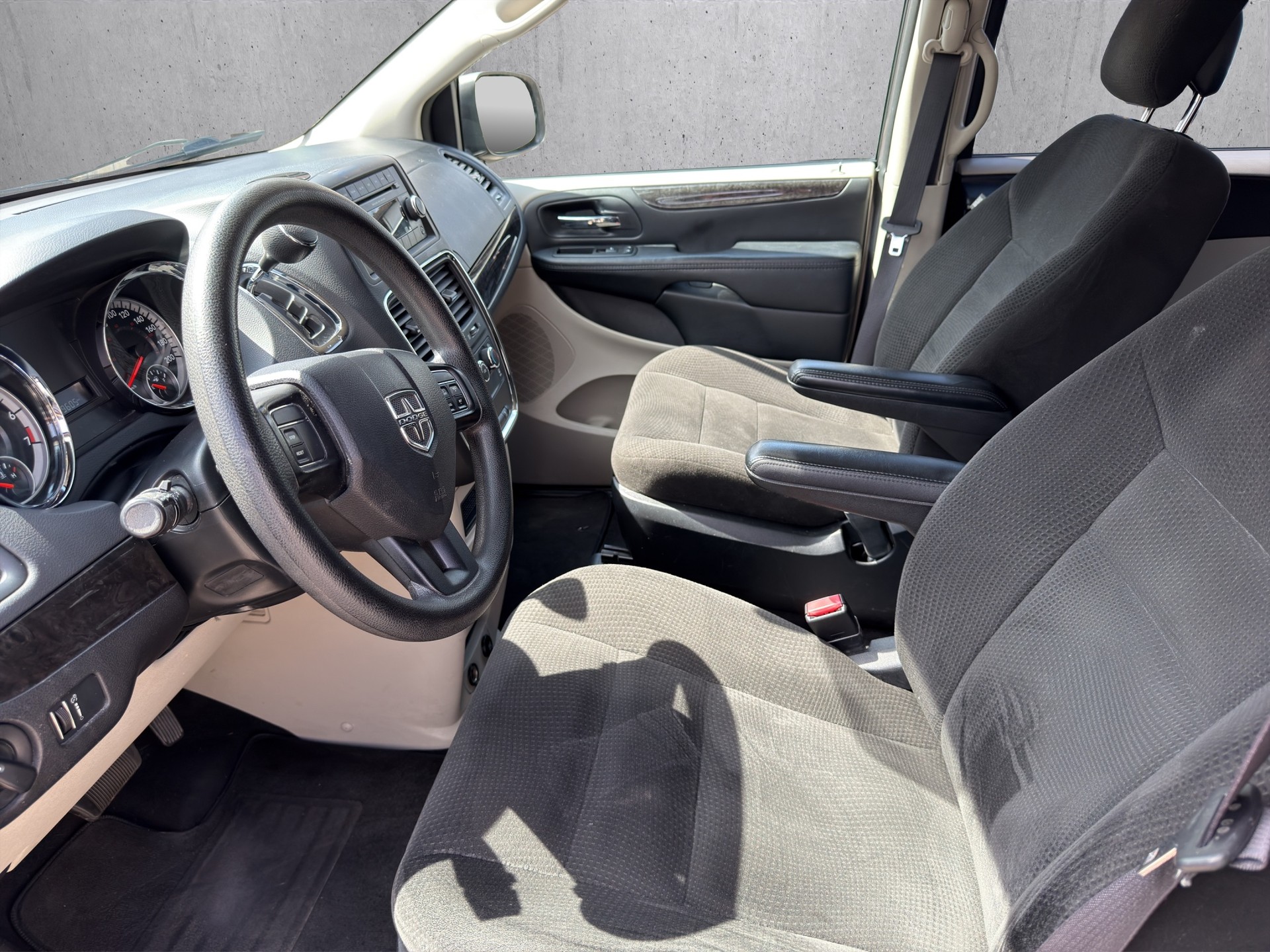 DODGE Caravan-image-8