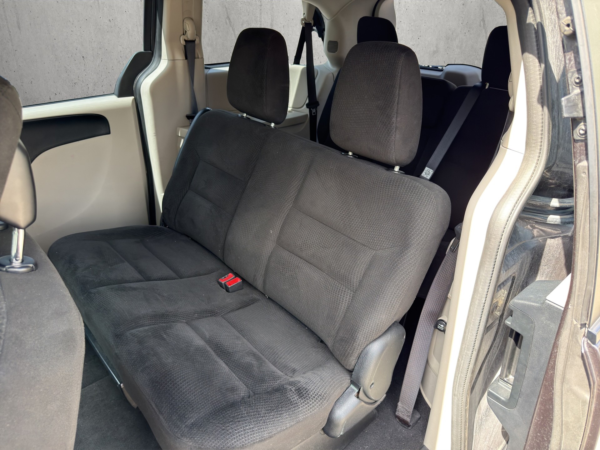 DODGE Caravan-image-9