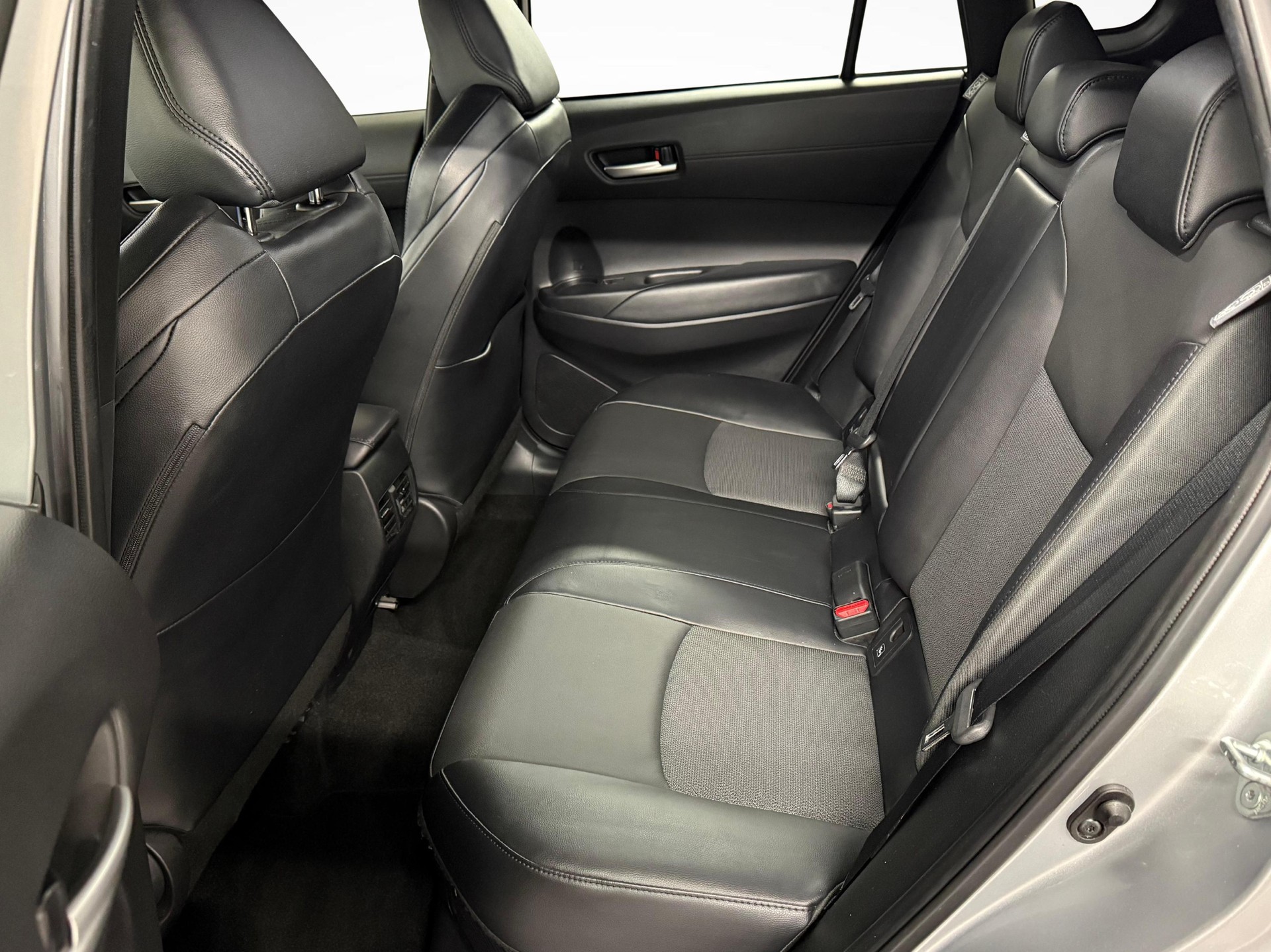 TOYOTA Corolla Cross 2.0 HSD Trend AWD-i-image-10