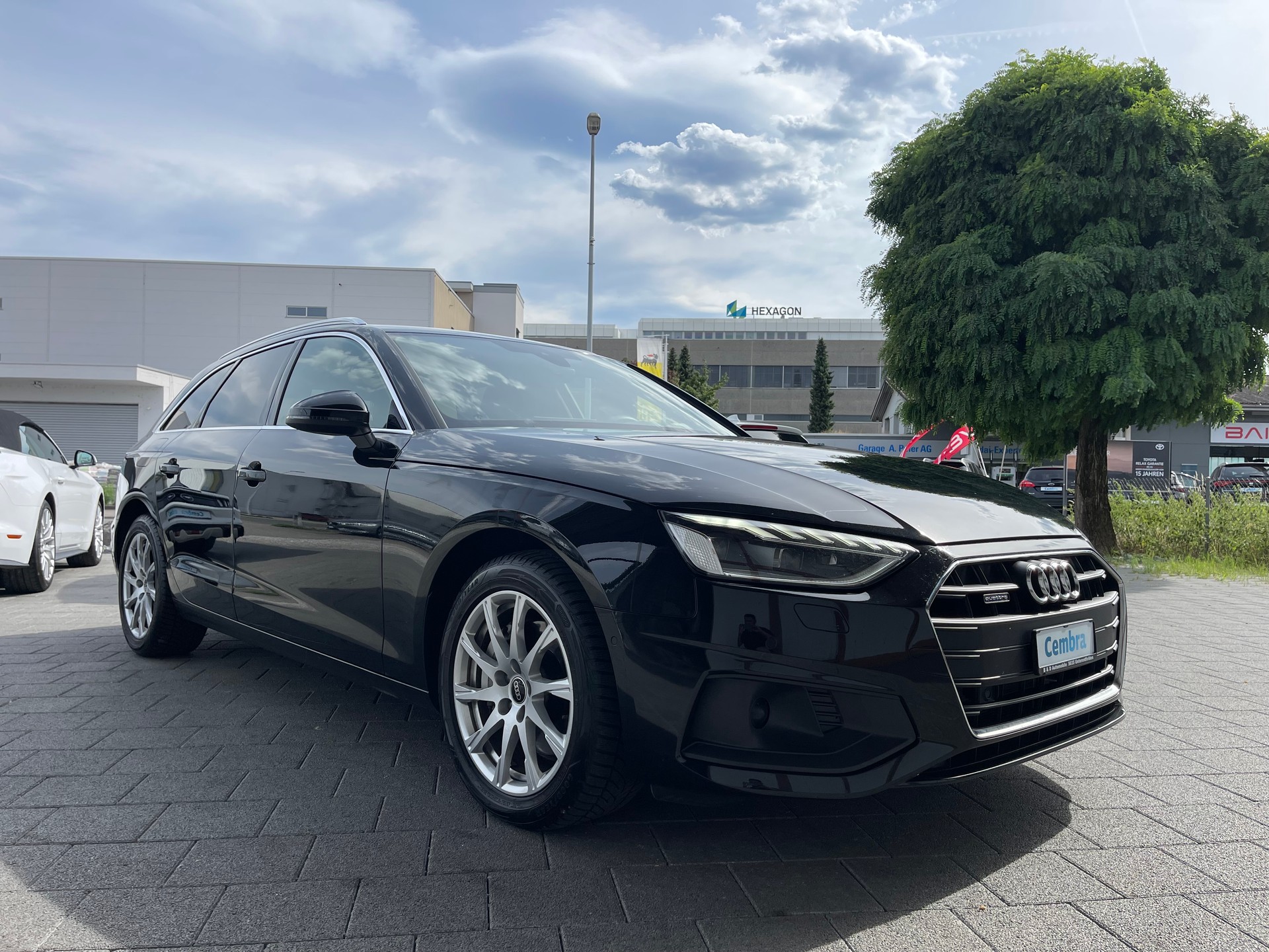 AUDI A4 Avant 40 TDI quattro S-tronic-image-2