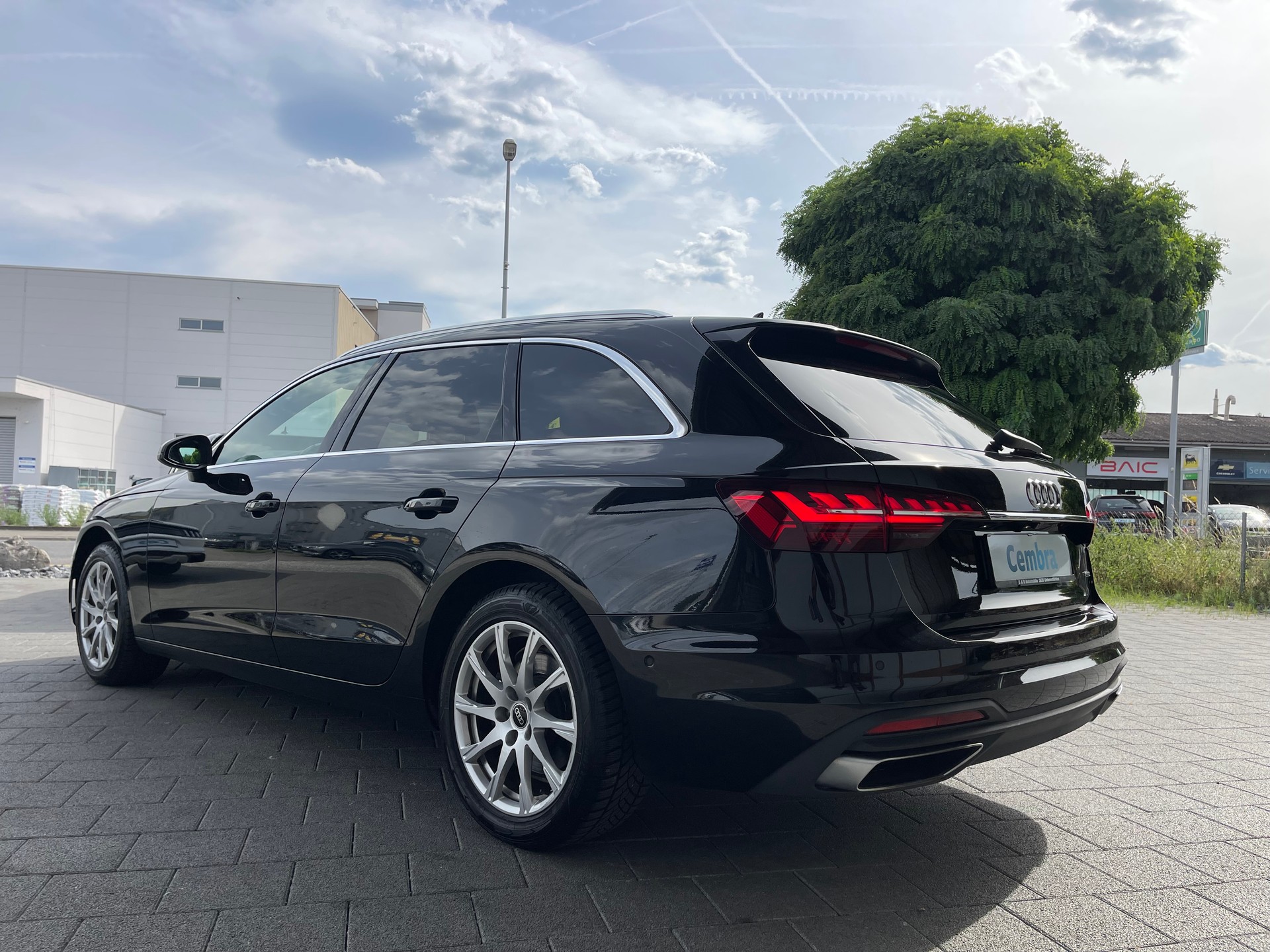 AUDI A4 Avant 40 TDI quattro S-tronic-image-6