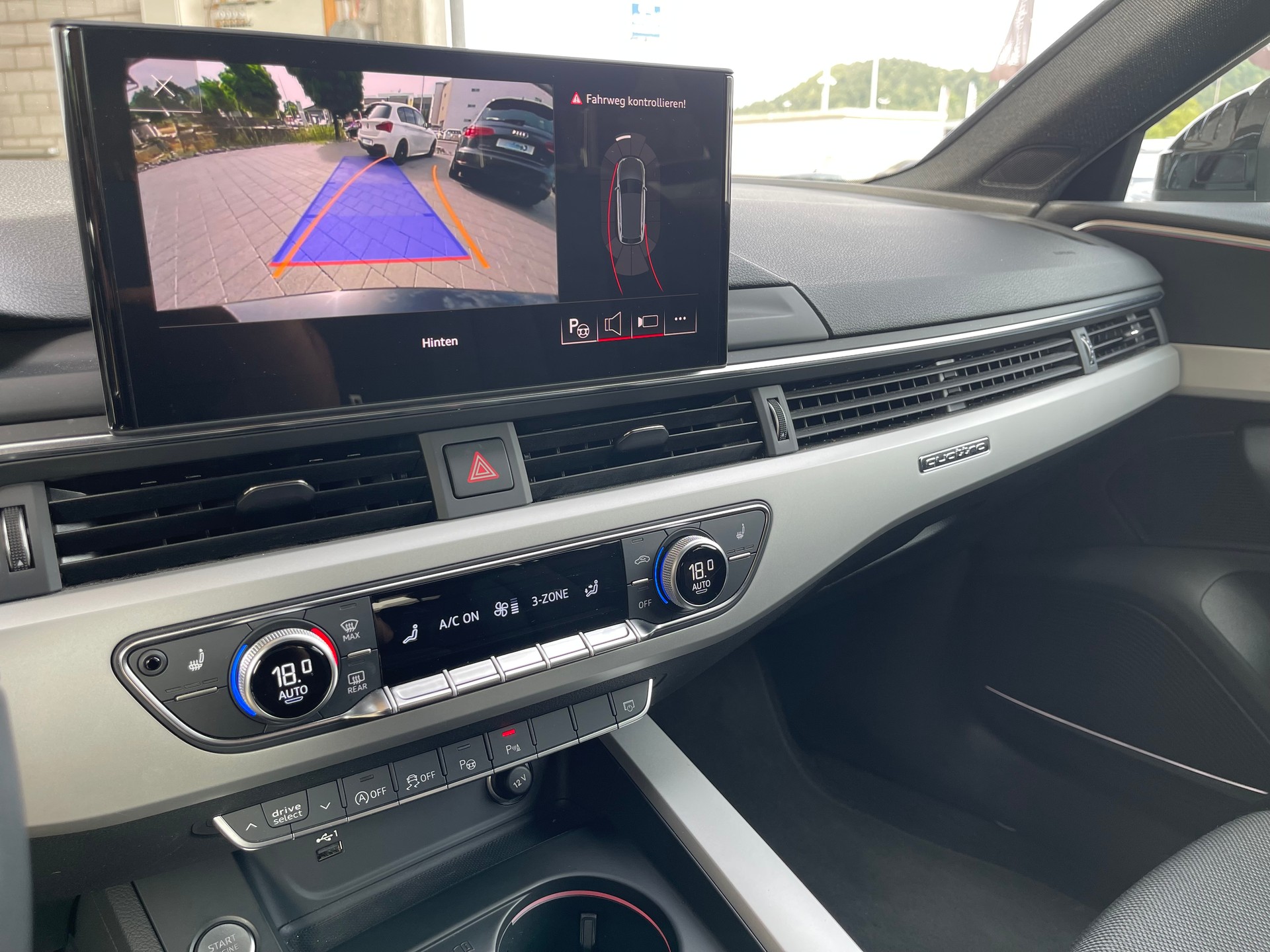 AUDI A4 Avant 40 TDI quattro S-tronic-image-13