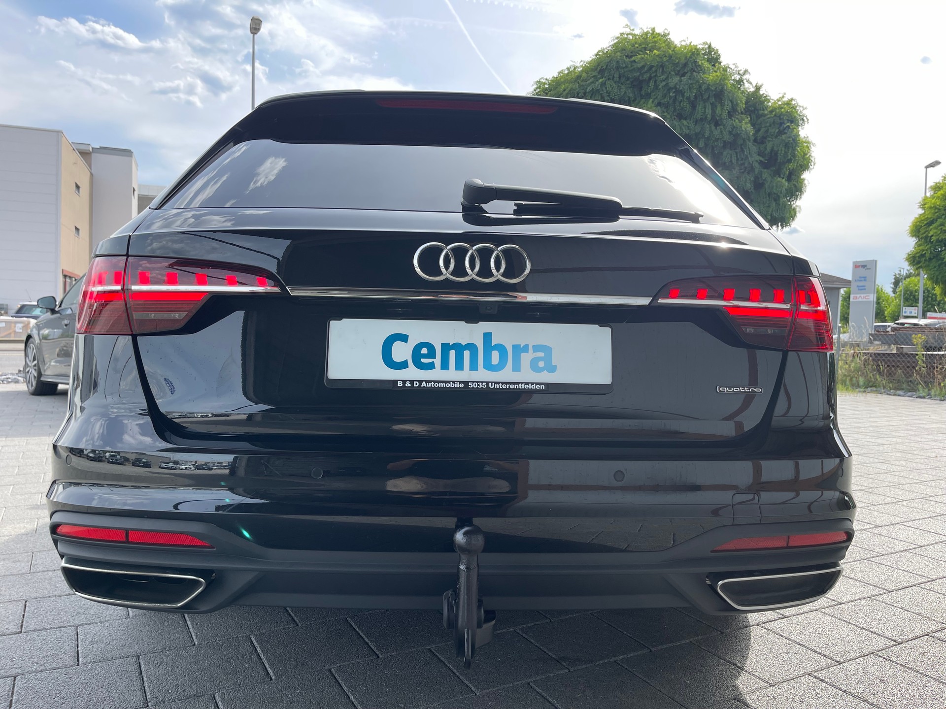AUDI A4 Avant 40 TDI quattro S-tronic-image-8